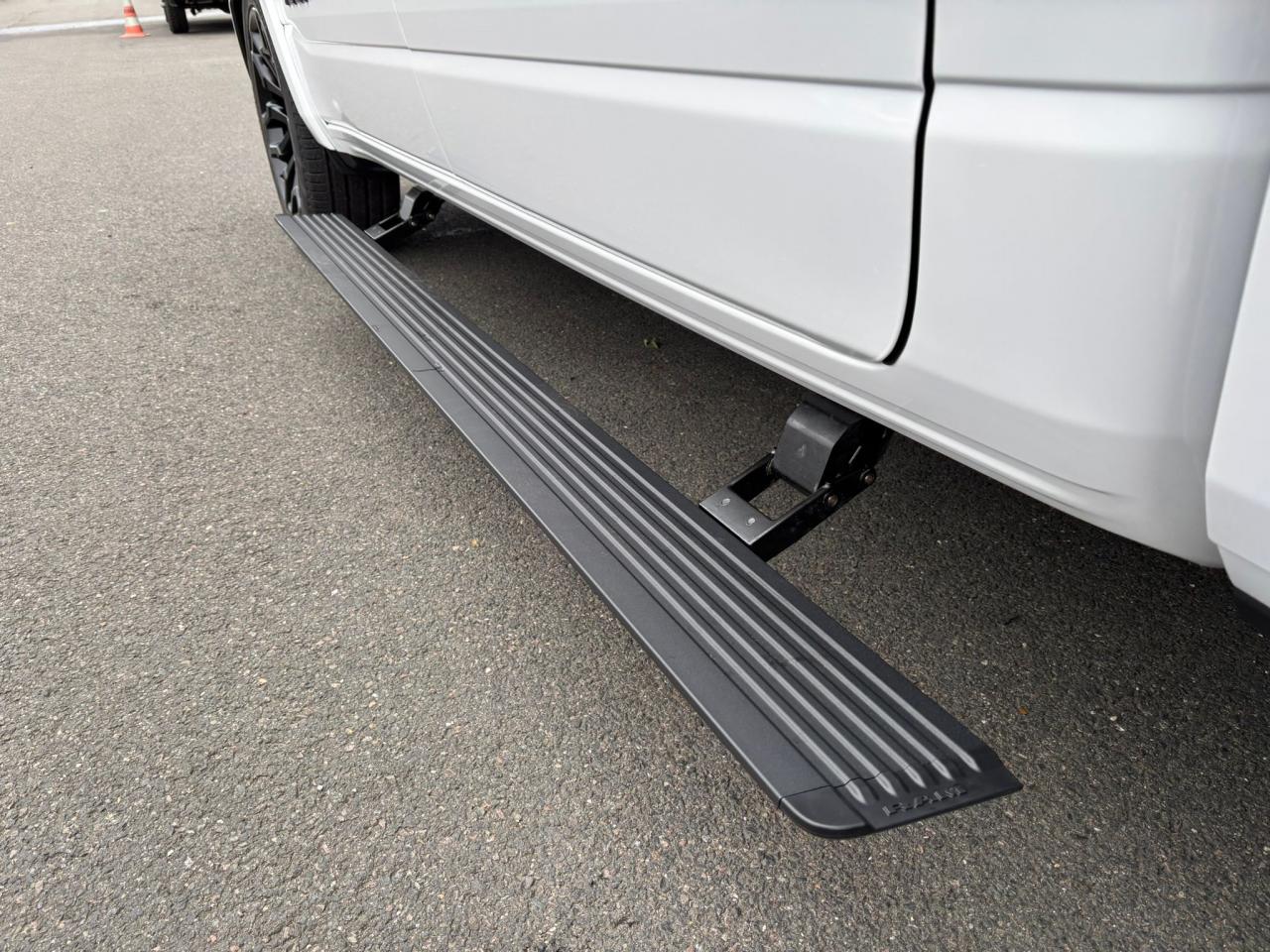 DODGE RAM 1500 CREW LIMITED NIGHT EDITION RAMBOX