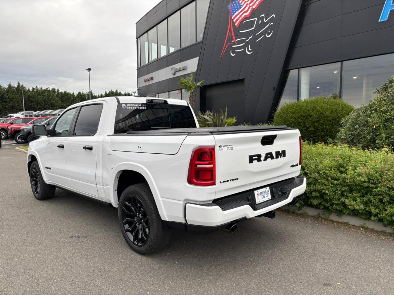 DODGE RAM 1500 CREW LIMITED NIGHT EDITION RAMBOX