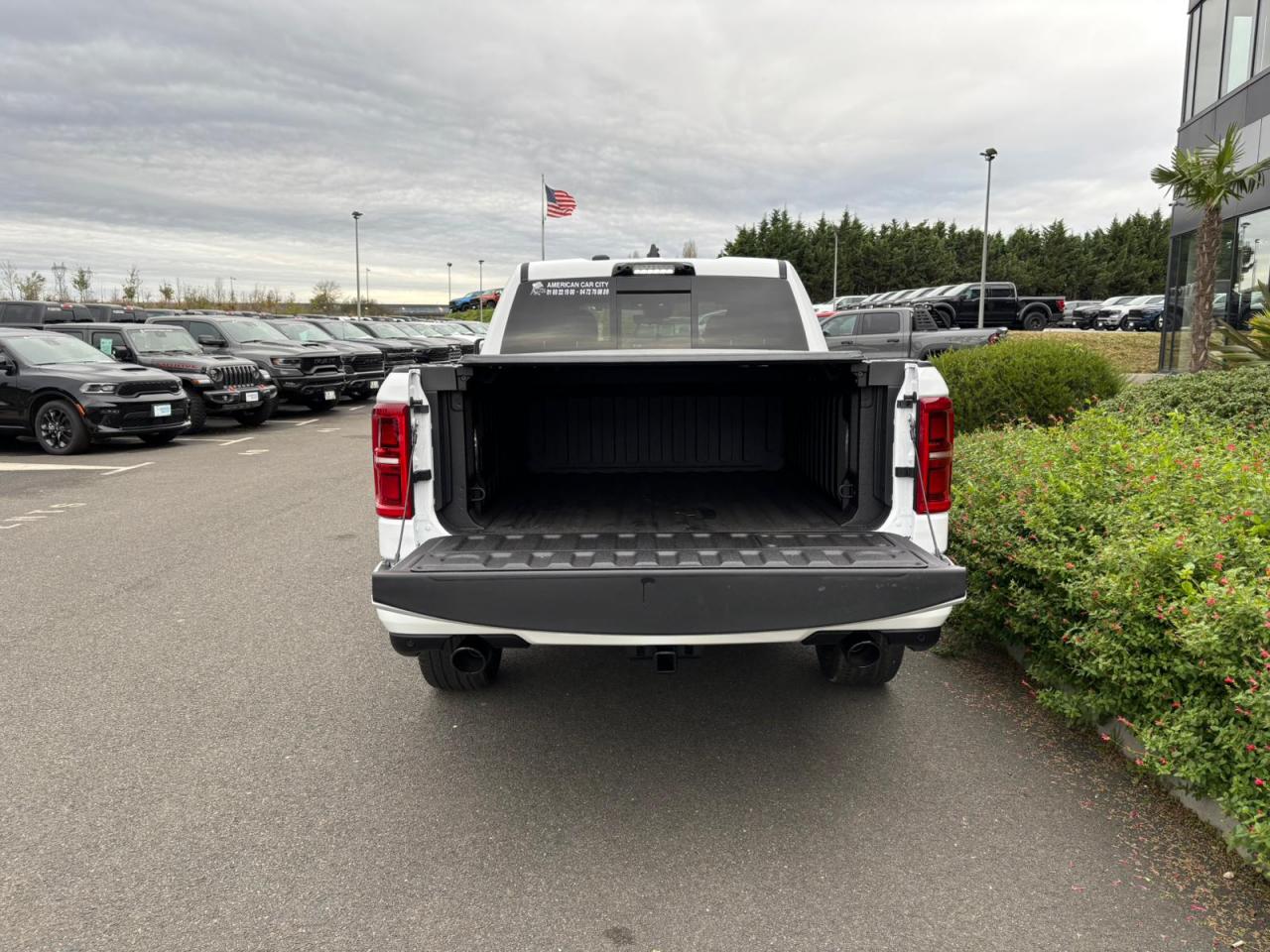 DODGE RAM 1500 CREW LIMITED NIGHT EDITION RAMBOX