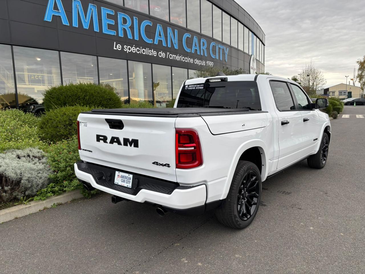 DODGE RAM 1500 CREW LIMITED NIGHT EDITION RAMBOX