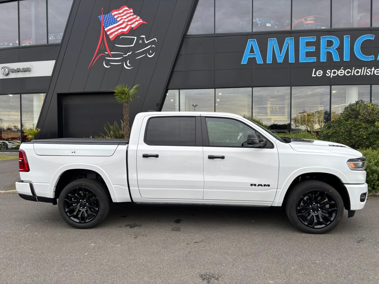 DODGE RAM 1500 CREW LIMITED NIGHT EDITION RAMBOX