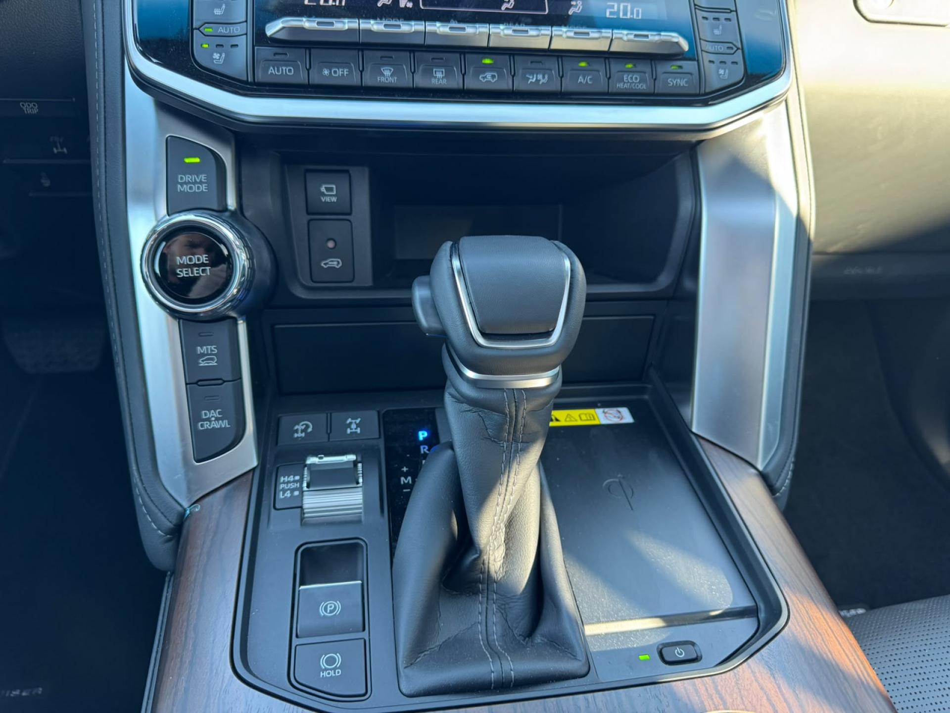 TOYOTA LAND CRUISER LC300 VX V6 3.3L