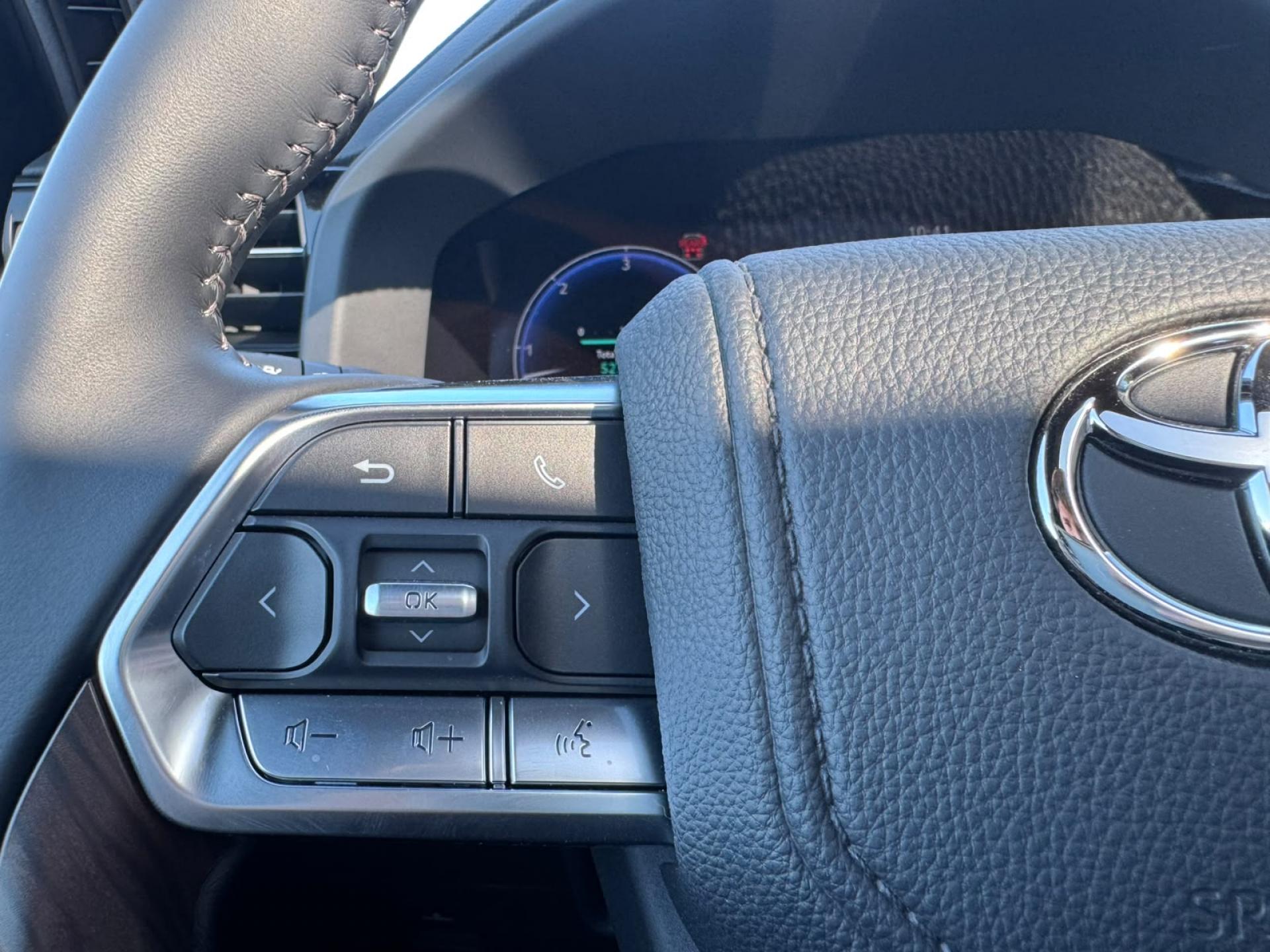 TOYOTA LAND CRUISER LC300 VX V6 3.3L