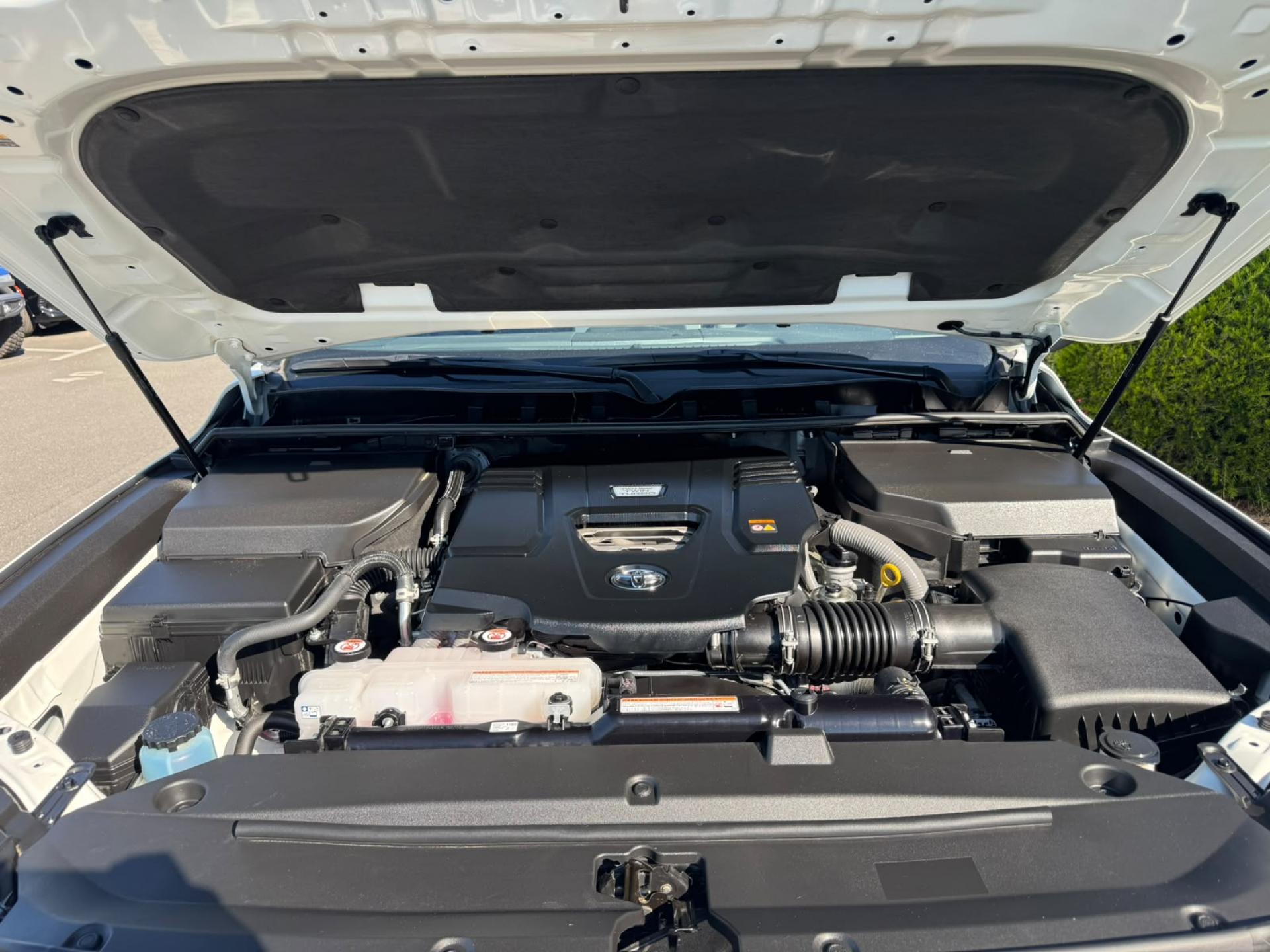 TOYOTA LAND CRUISER LC300 VX V6 3.3L
