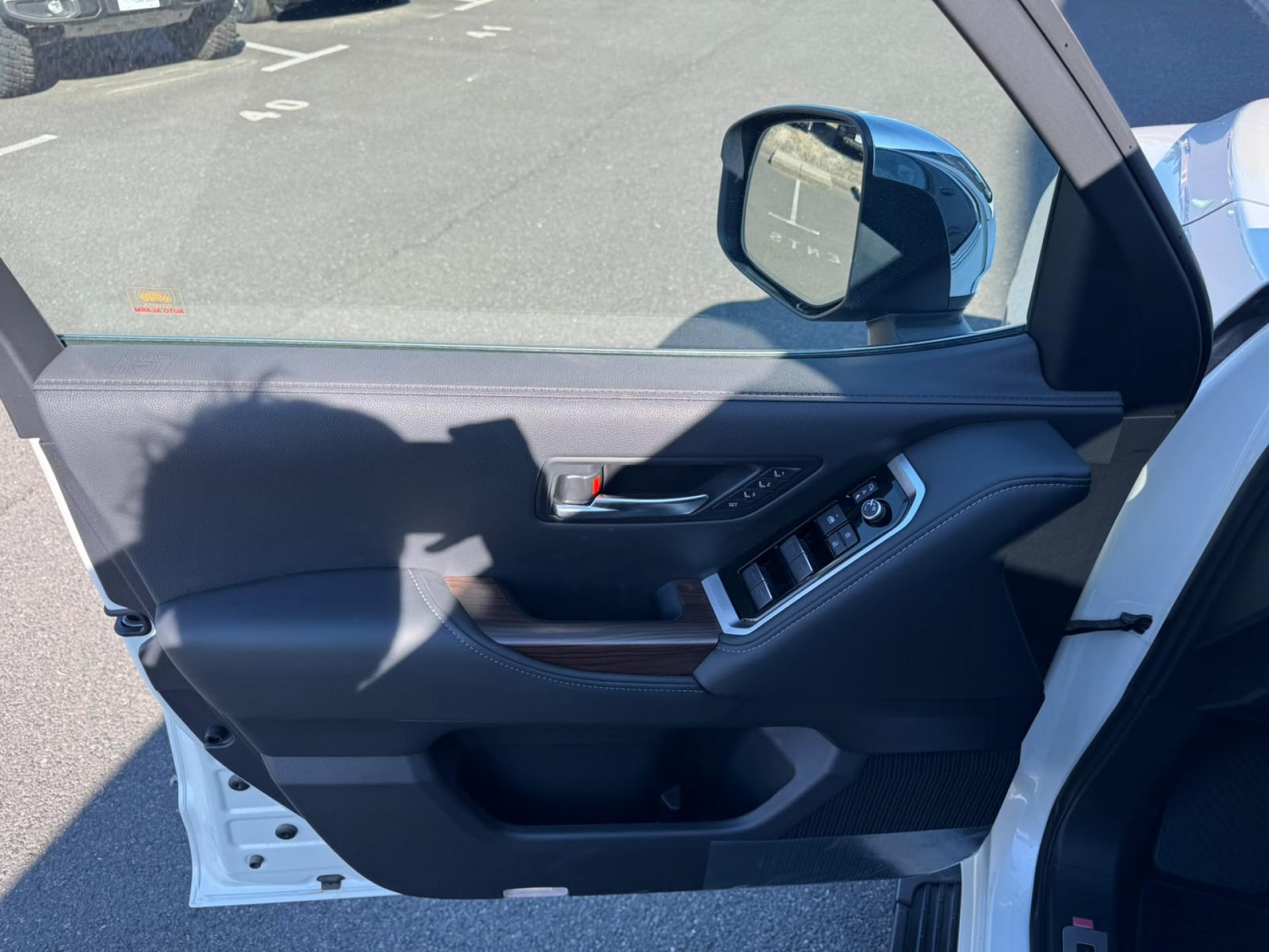 TOYOTA LAND CRUISER LC300 VX V6 3.3L