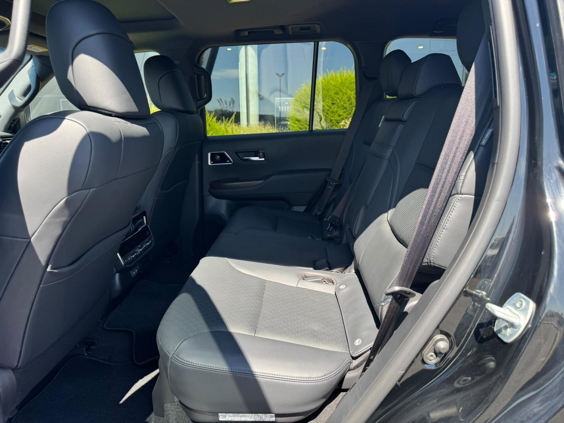 TOYOTA LAND CRUISER LC300 VX V6 3.3L