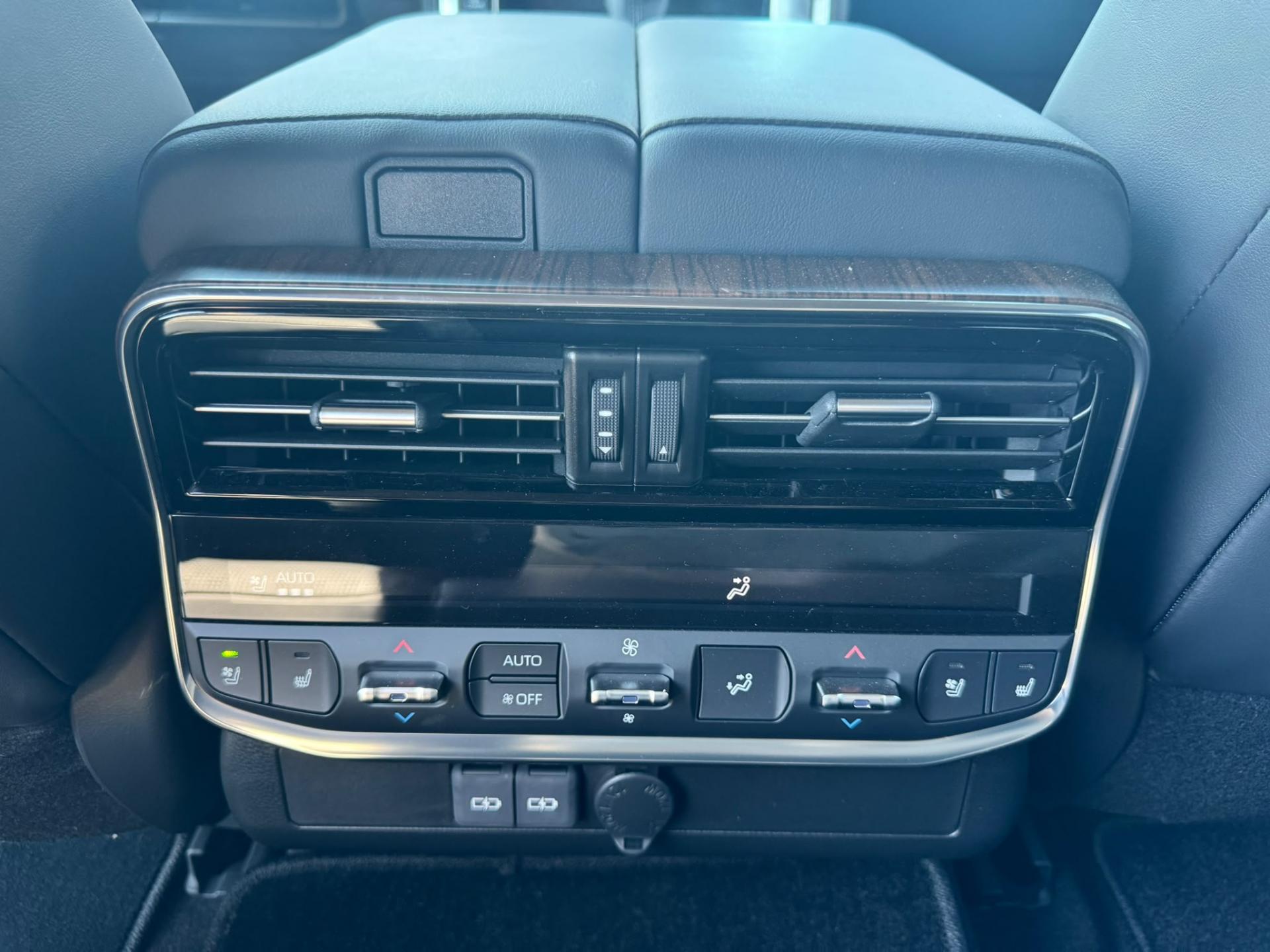TOYOTA LAND CRUISER LC300 VX V6 3.3L