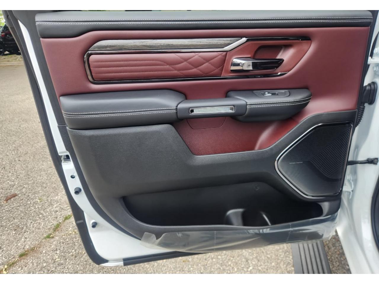 DODGE RAM 1500 CREW LIMITED NIGHT EDITION RAMBOX V8 5,7L