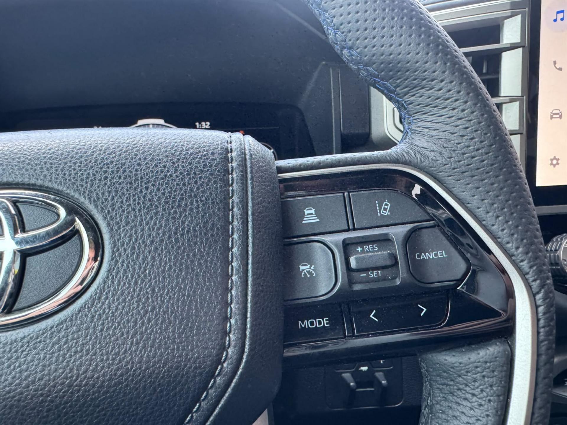 TOYOTA SEQUOIA PLATINUM HYBRID AWD