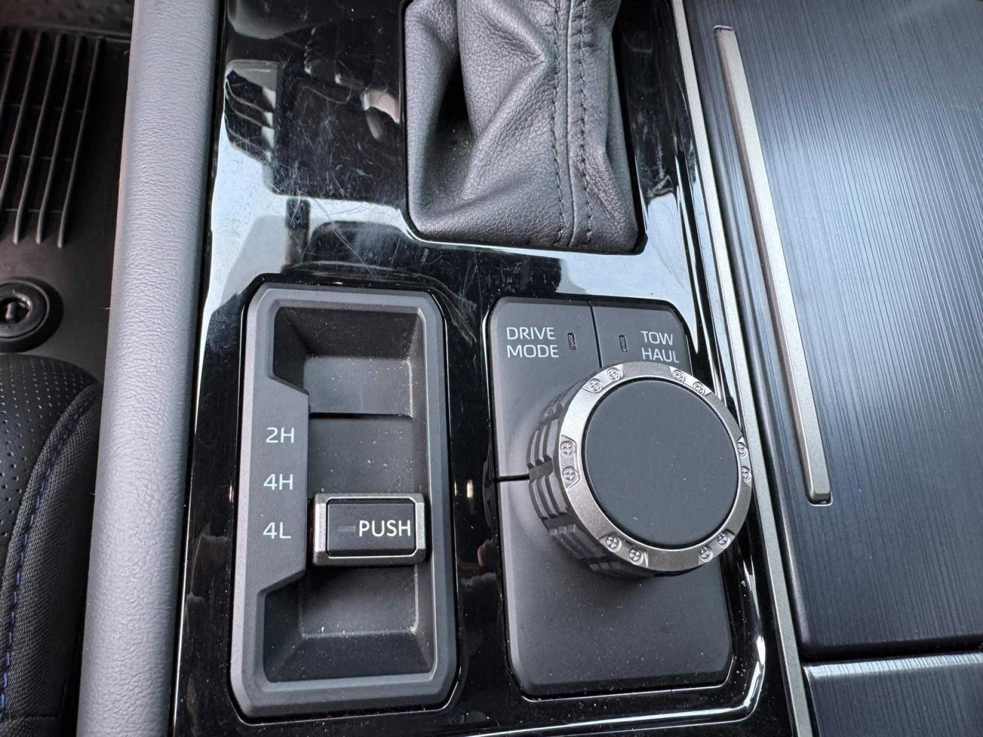 TOYOTA SEQUOIA PLATINUM HYBRID AWD