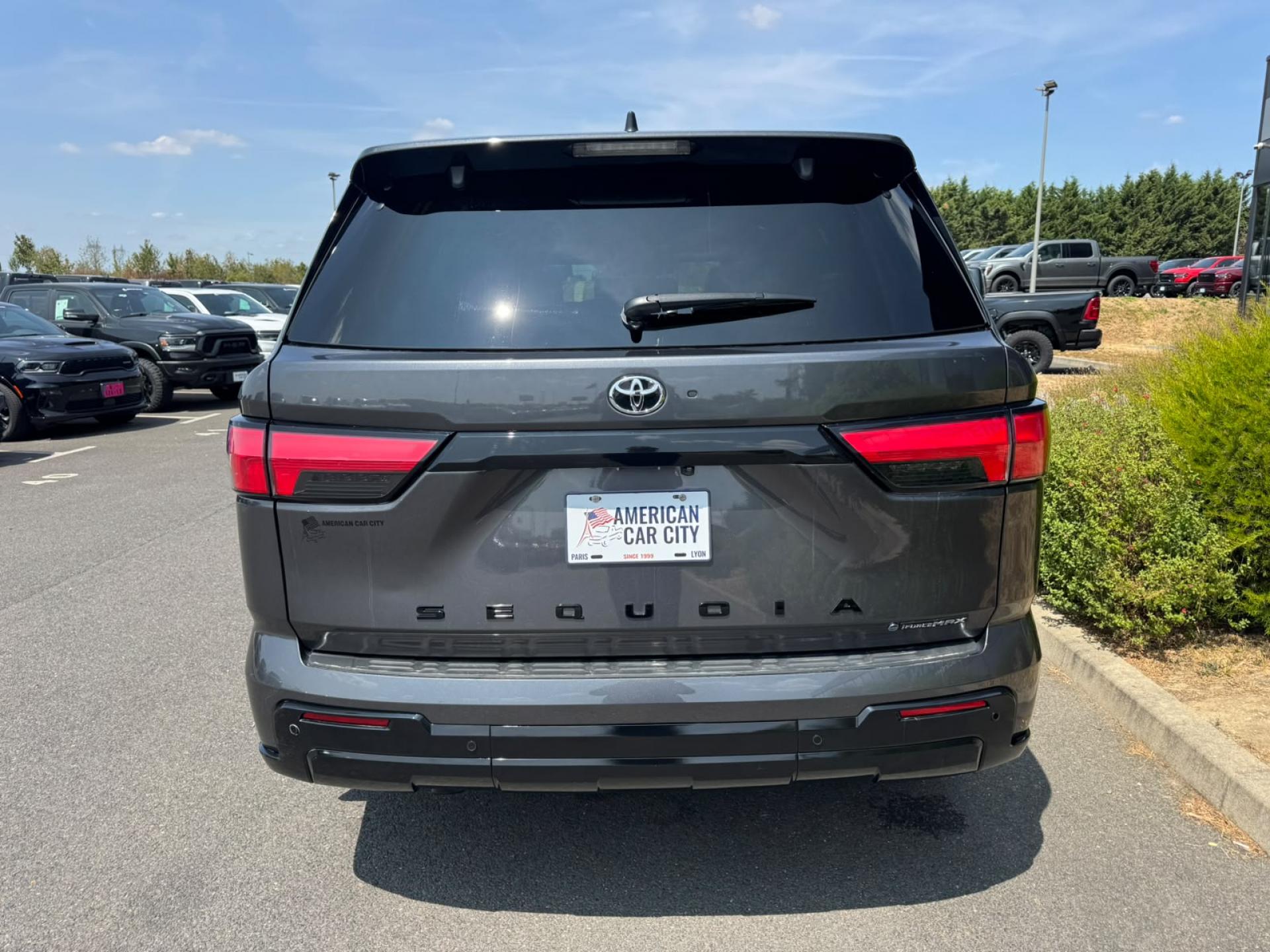 TOYOTA SEQUOIA PLATINUM HYBRID AWD