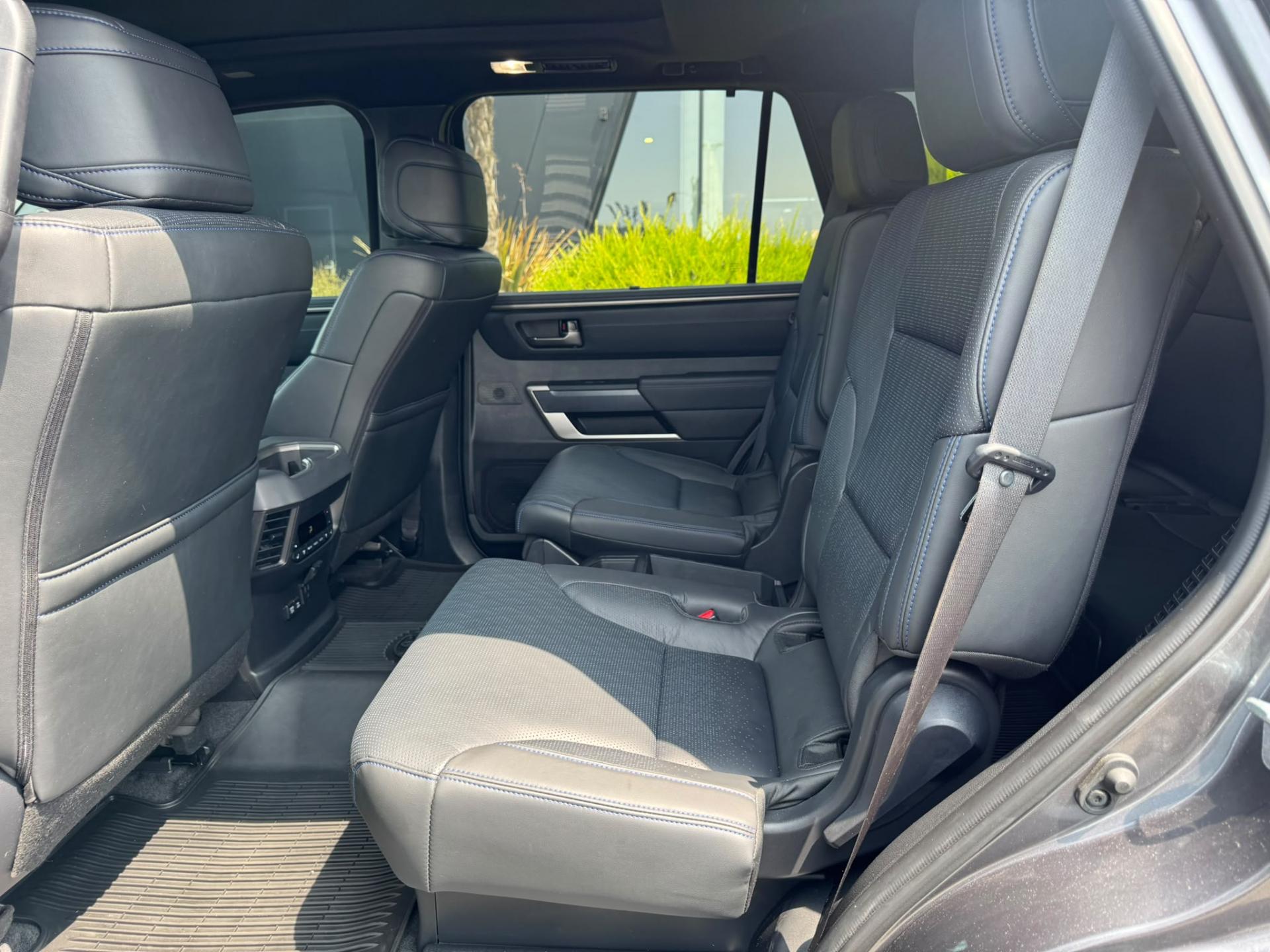 TOYOTA SEQUOIA PLATINUM HYBRID AWD