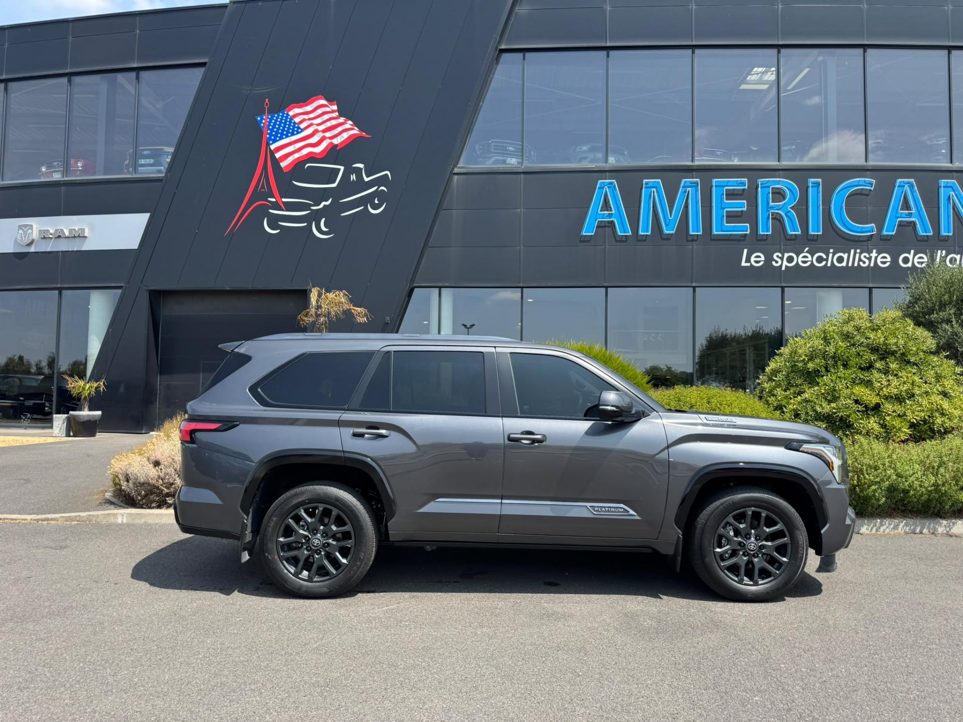 TOYOTA SEQUOIA PLATINUM HYBRID AWD