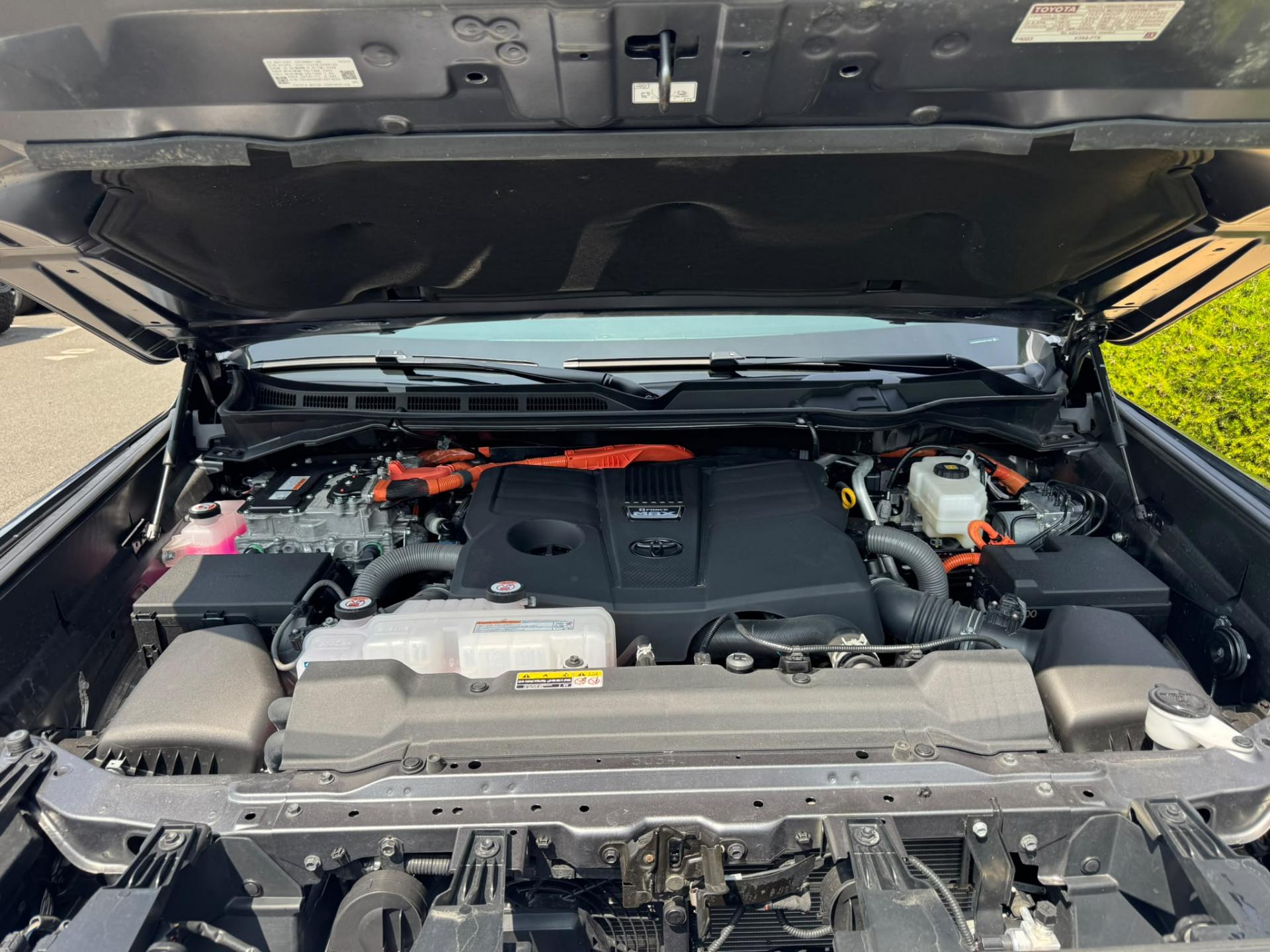 TOYOTA SEQUOIA PLATINUM HYBRID AWD