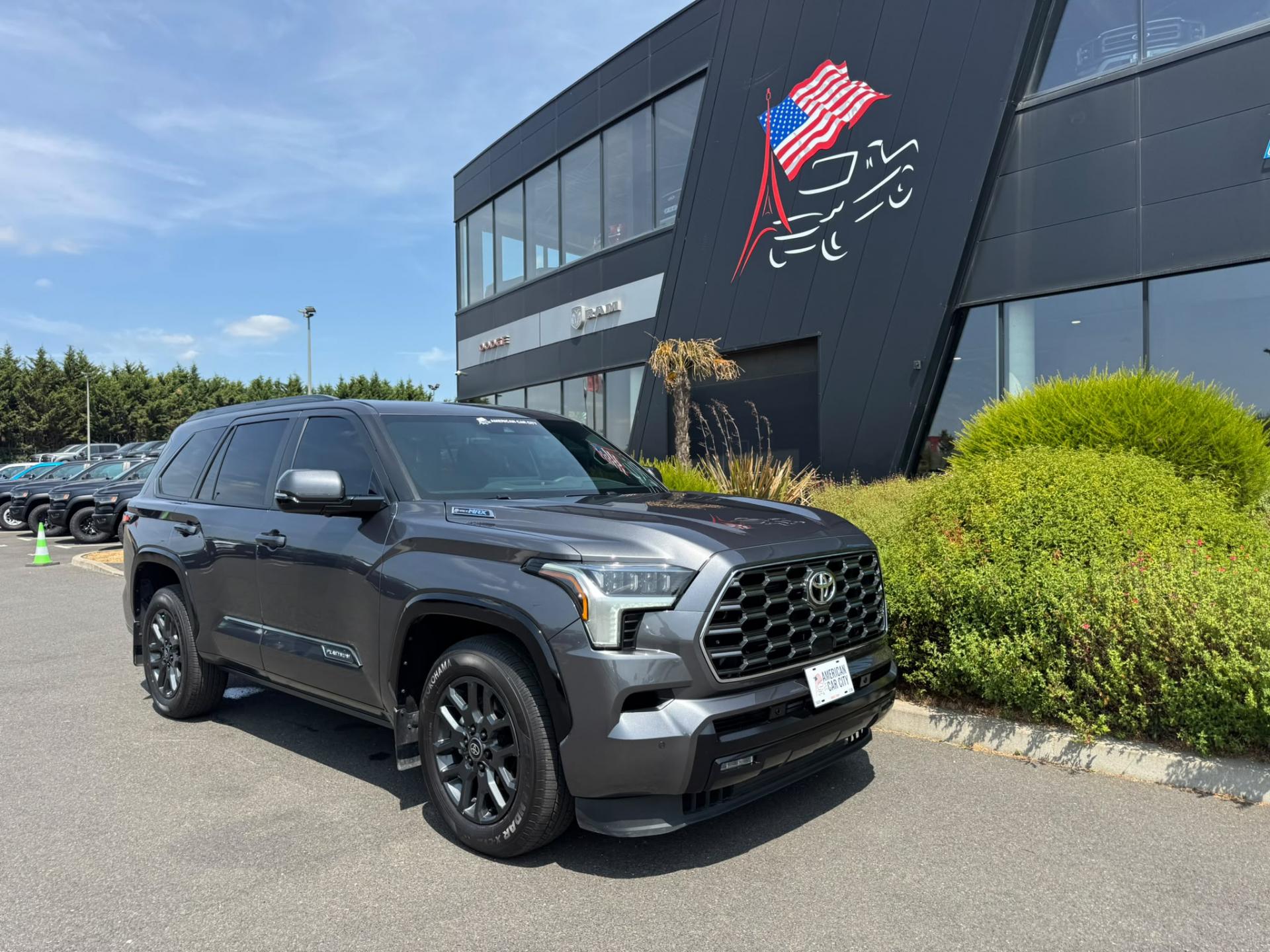 TOYOTA SEQUOIA PLATINUM HYBRID AWD