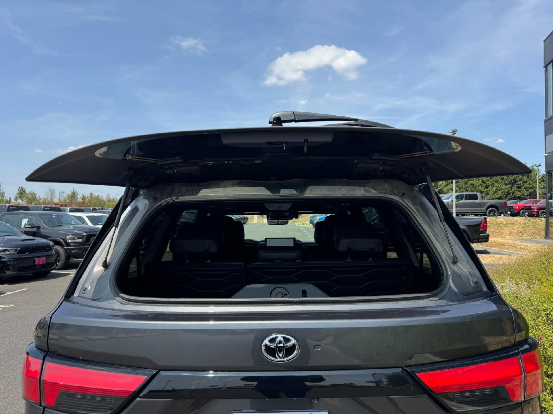 TOYOTA SEQUOIA PLATINUM HYBRID AWD