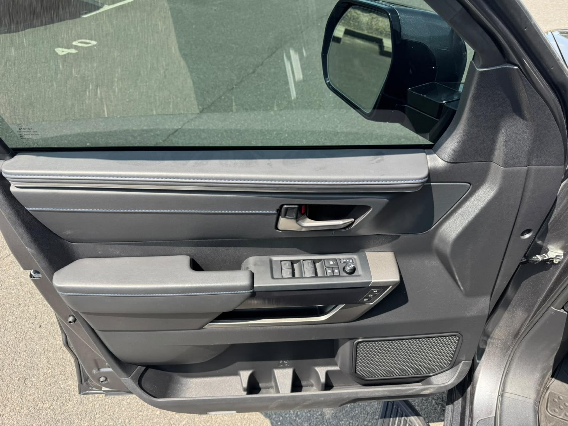 TOYOTA SEQUOIA PLATINUM HYBRID AWD