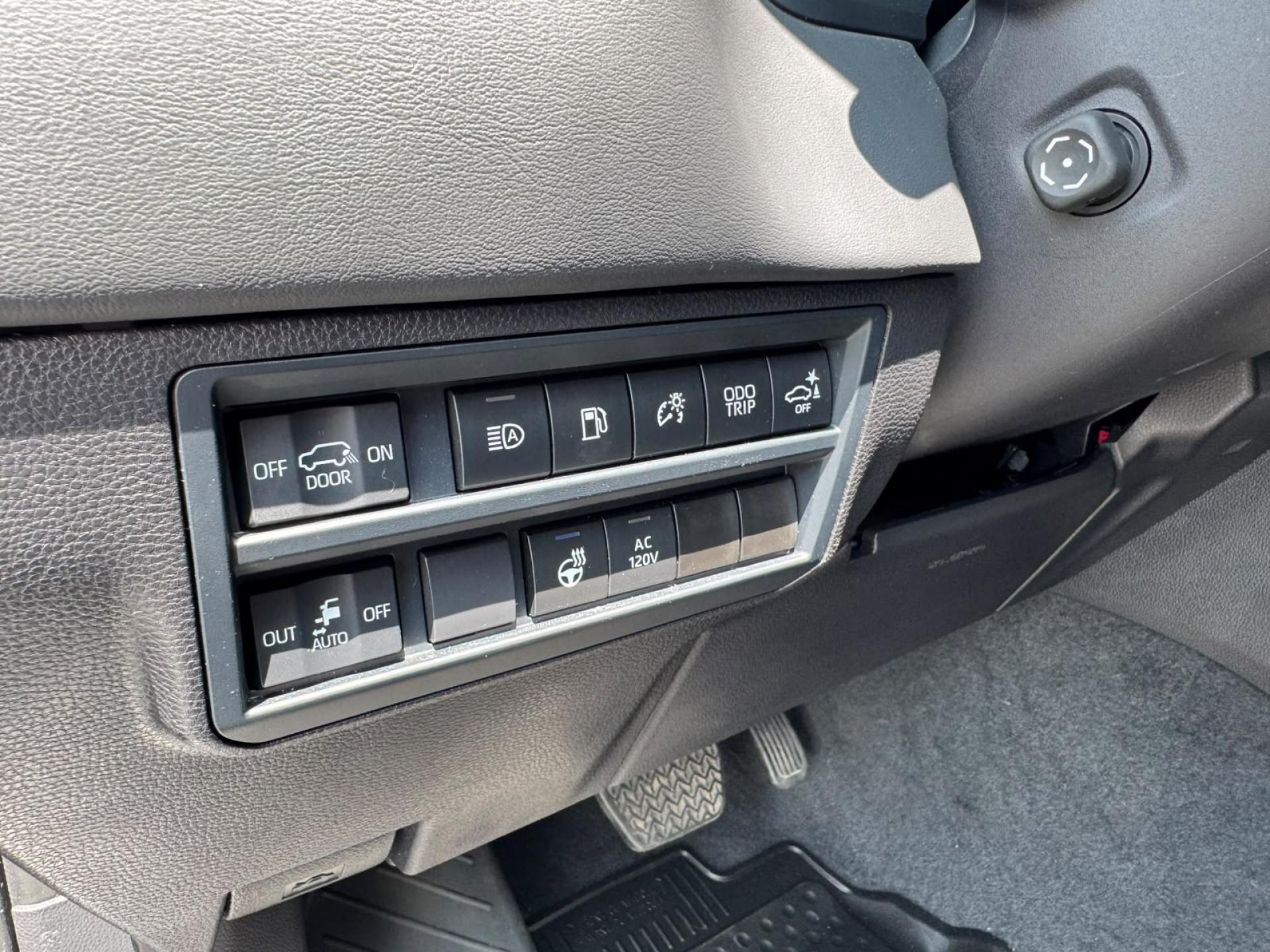 TOYOTA SEQUOIA PLATINUM HYBRID AWD