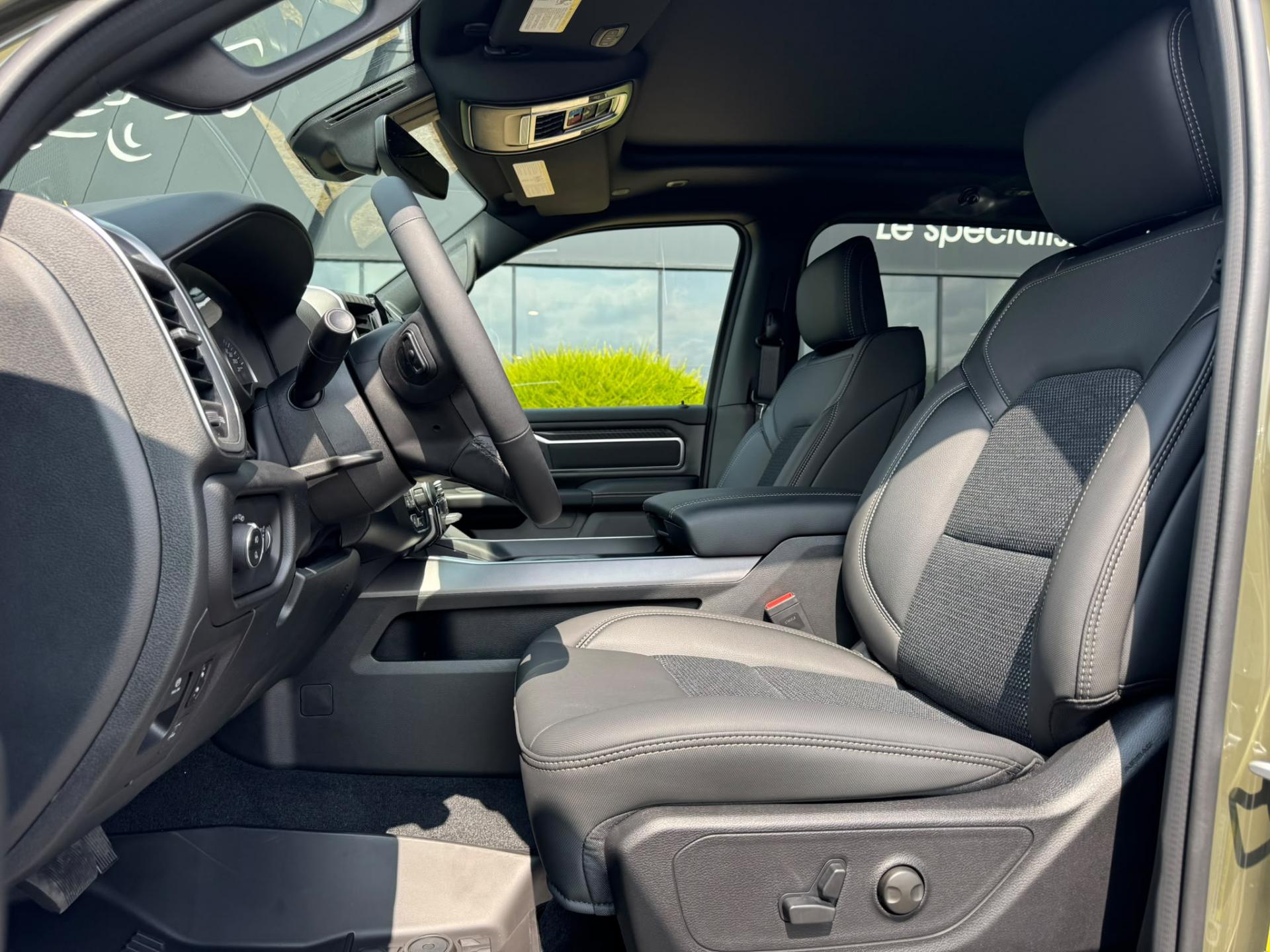 DODGE RAM 1500 CREW BIGHORN BACK COUNTRY V8