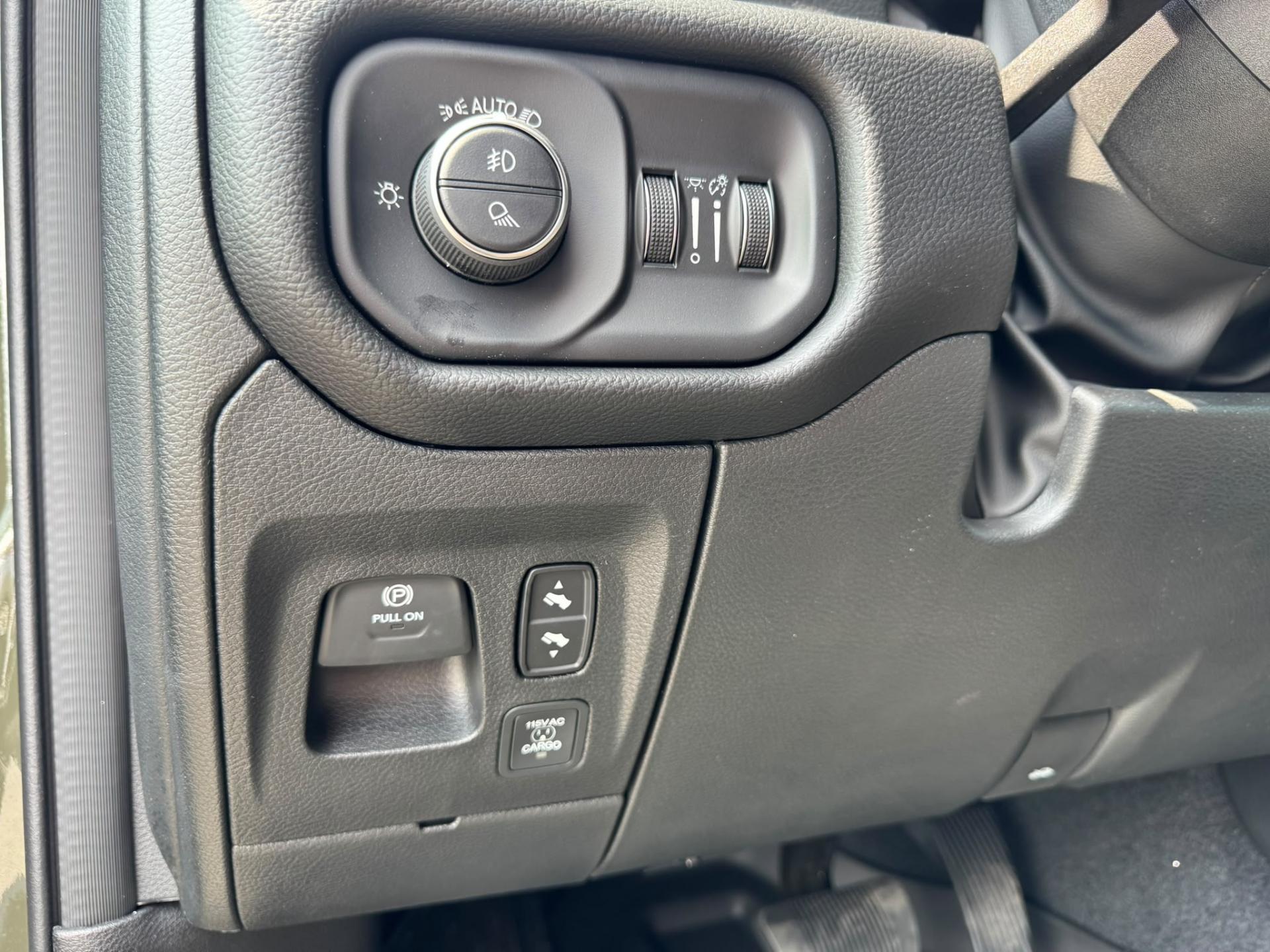 DODGE RAM 1500 CREW BIGHORN BACK COUNTRY V8