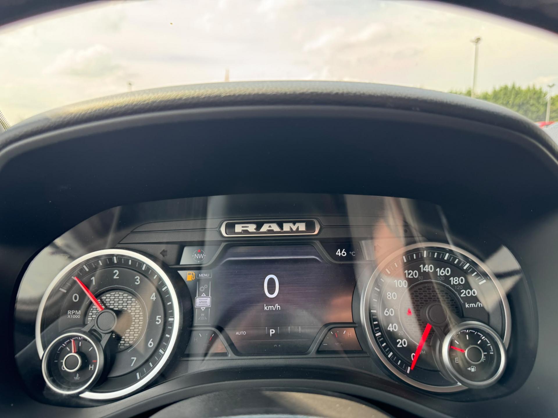 DODGE RAM 1500 CREW BIGHORN BACK COUNTRY V8