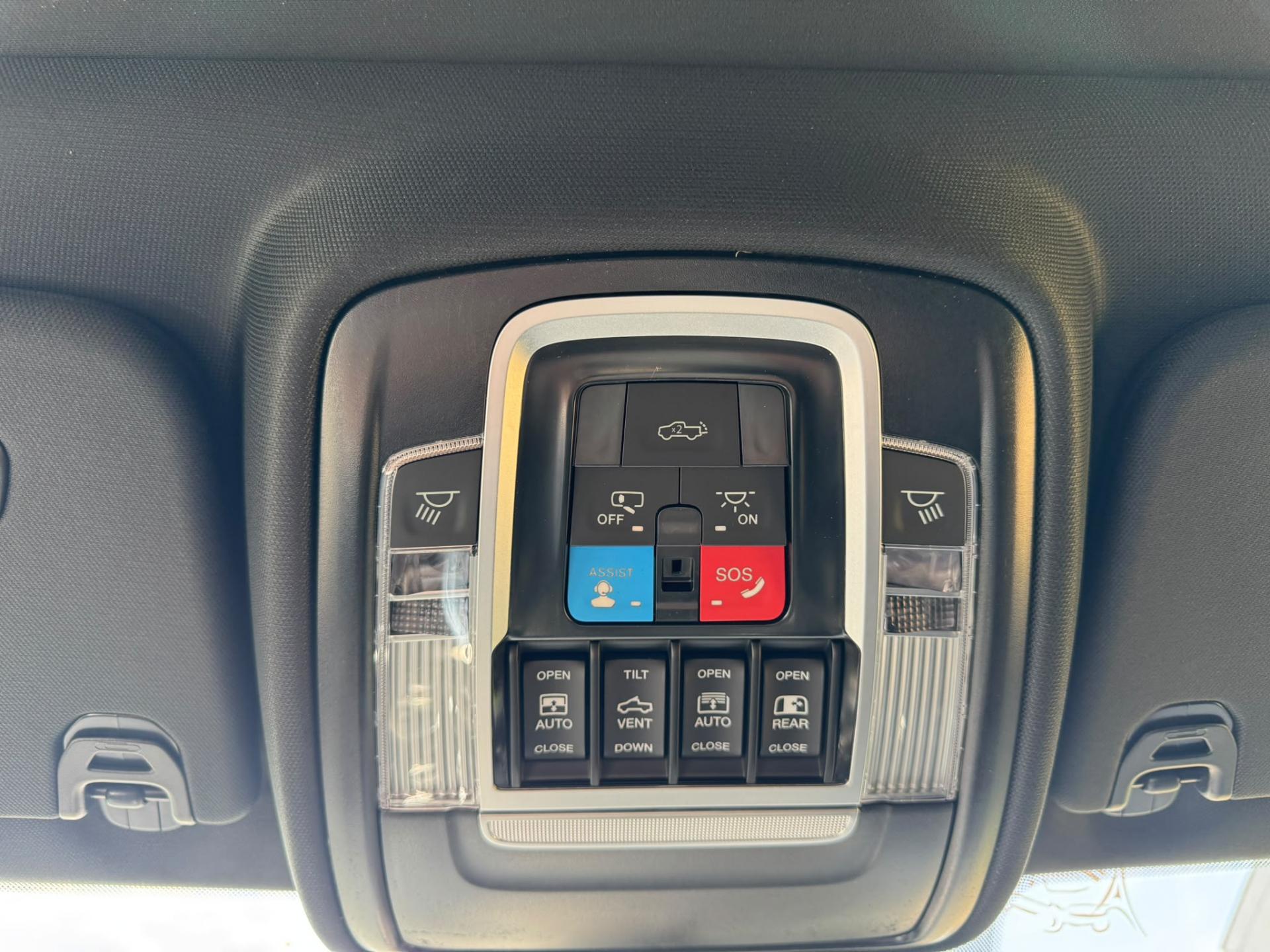 DODGE RAM 1500 CREW BIGHORN BACK COUNTRY V8