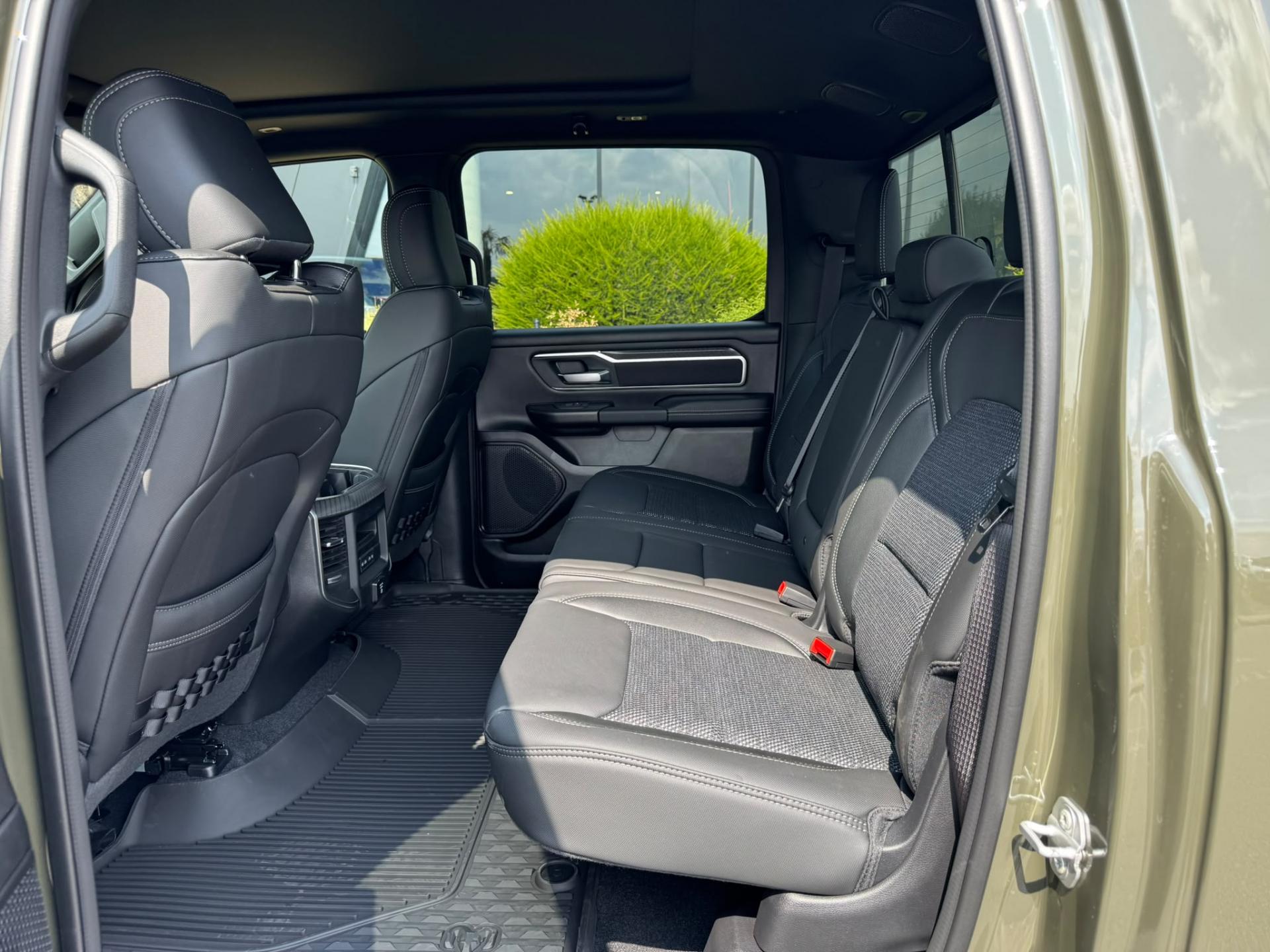 DODGE RAM 1500 CREW BIGHORN BACK COUNTRY V8