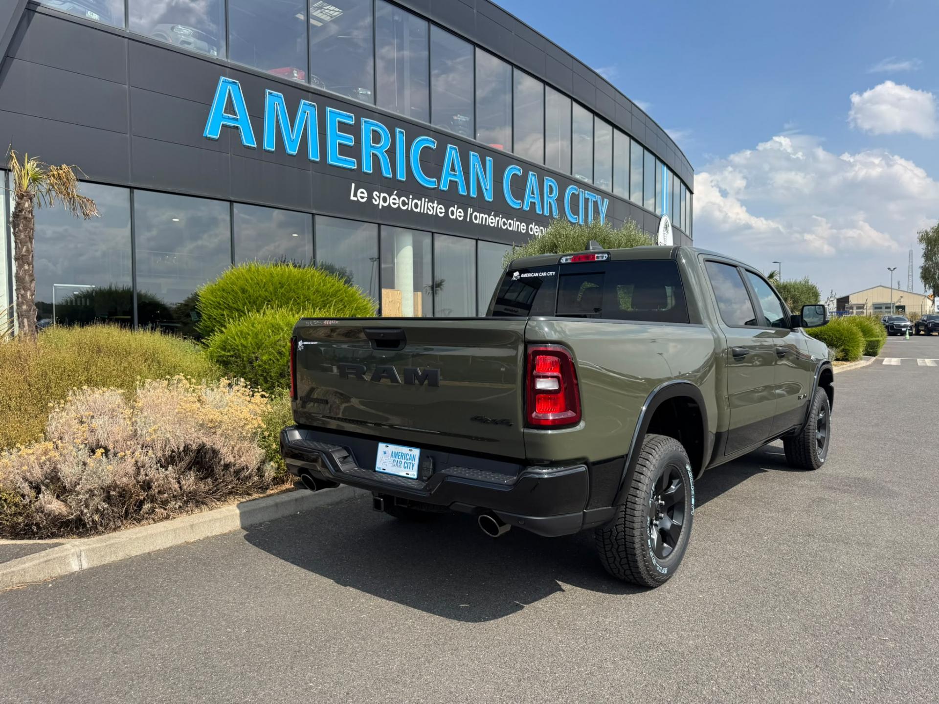 DODGE RAM 1500 CREW BIGHORN BACK COUNTRY V8