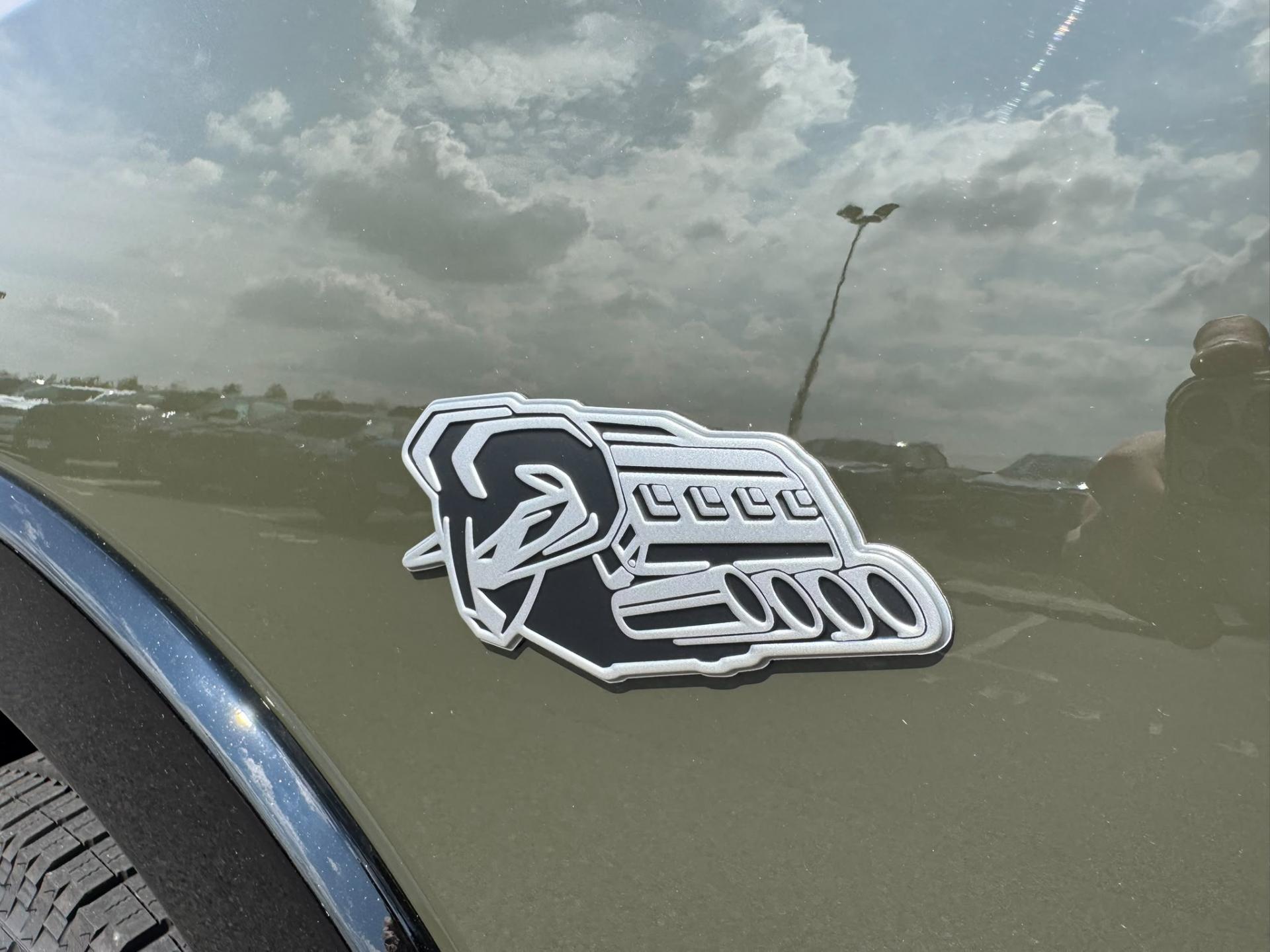 DODGE RAM 1500 CREW BIGHORN BACK COUNTRY V8
