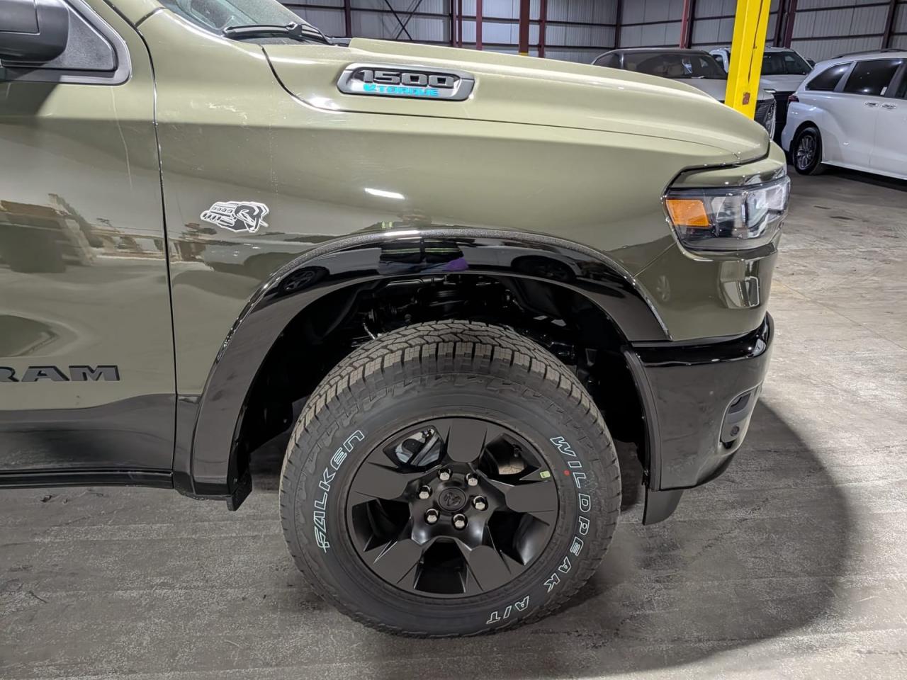 DODGE RAM 1500 CREW BIGHORN BACK COUNTRY V8