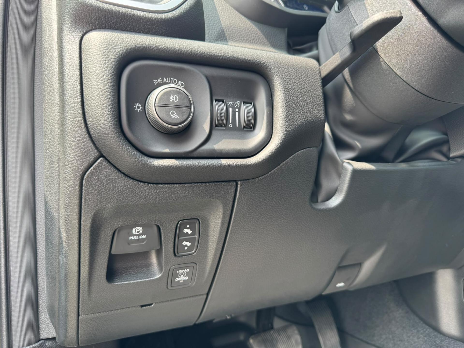 DODGE RAM 1500 CREW BIGHORN BACK COUNTRY V8