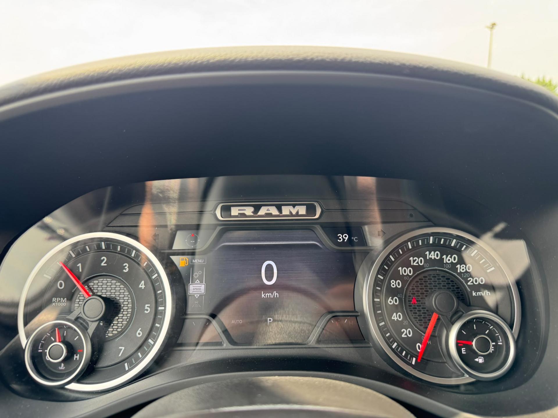 DODGE RAM 1500 CREW BIGHORN BACK COUNTRY V8