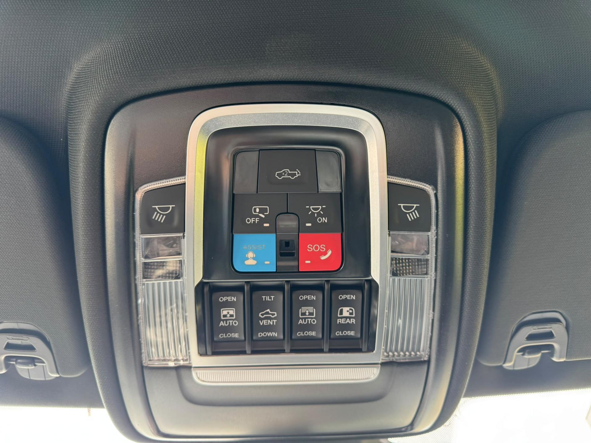 DODGE RAM 1500 CREW BIGHORN BACK COUNTRY V8