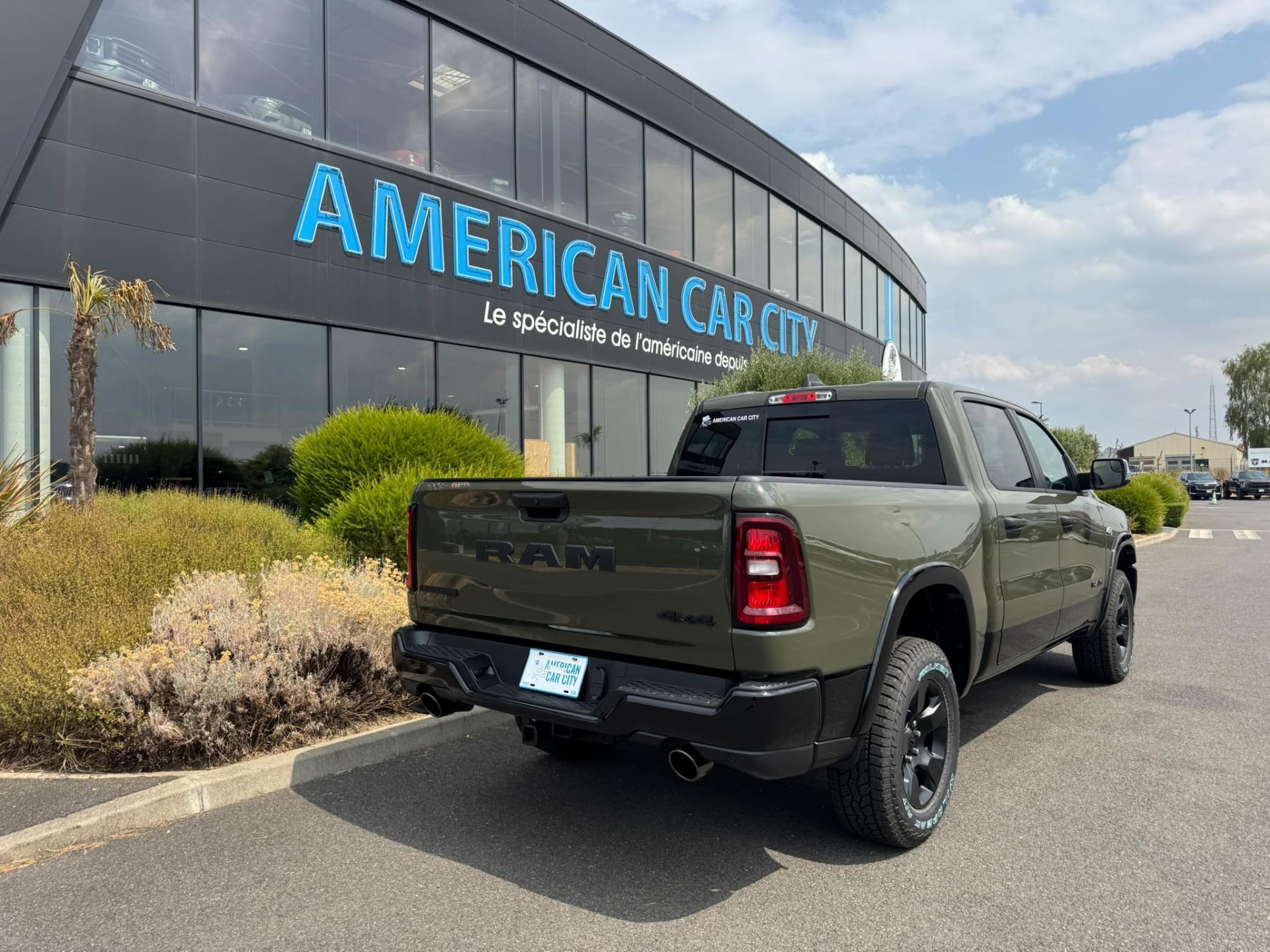 DODGE RAM 1500 CREW BIGHORN BACK COUNTRY V8
