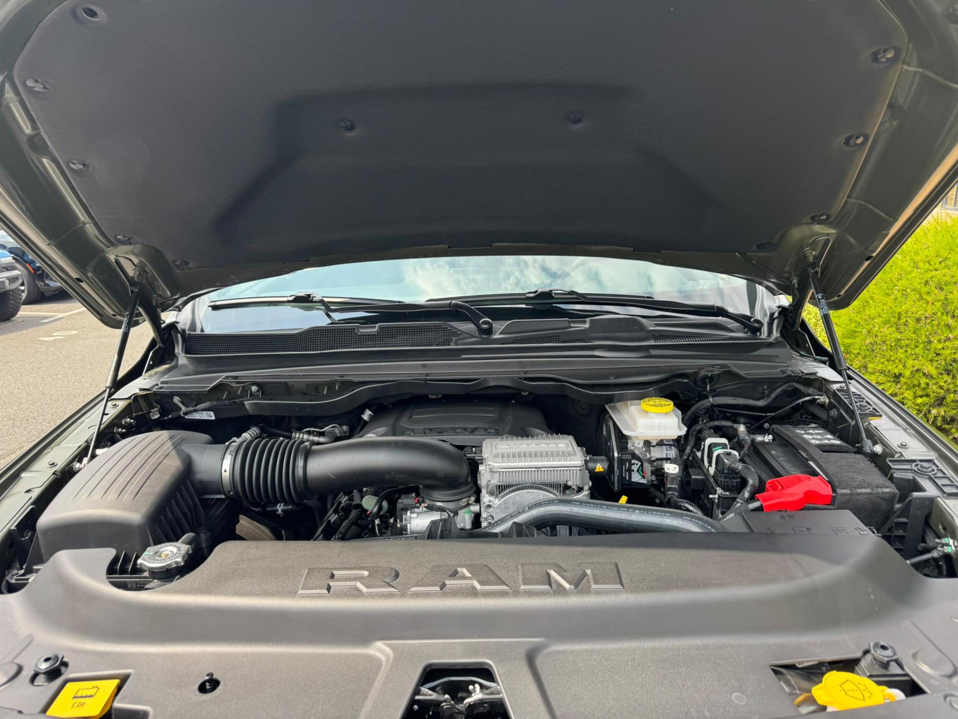 DODGE RAM 1500 CREW BIGHORN BACK COUNTRY V8
