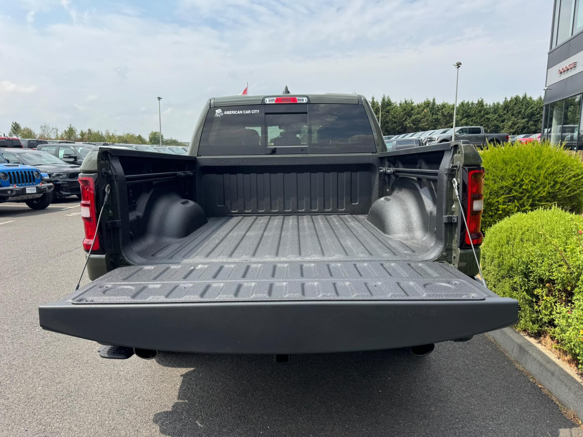 DODGE RAM 1500 CREW BIGHORN BACK COUNTRY V8