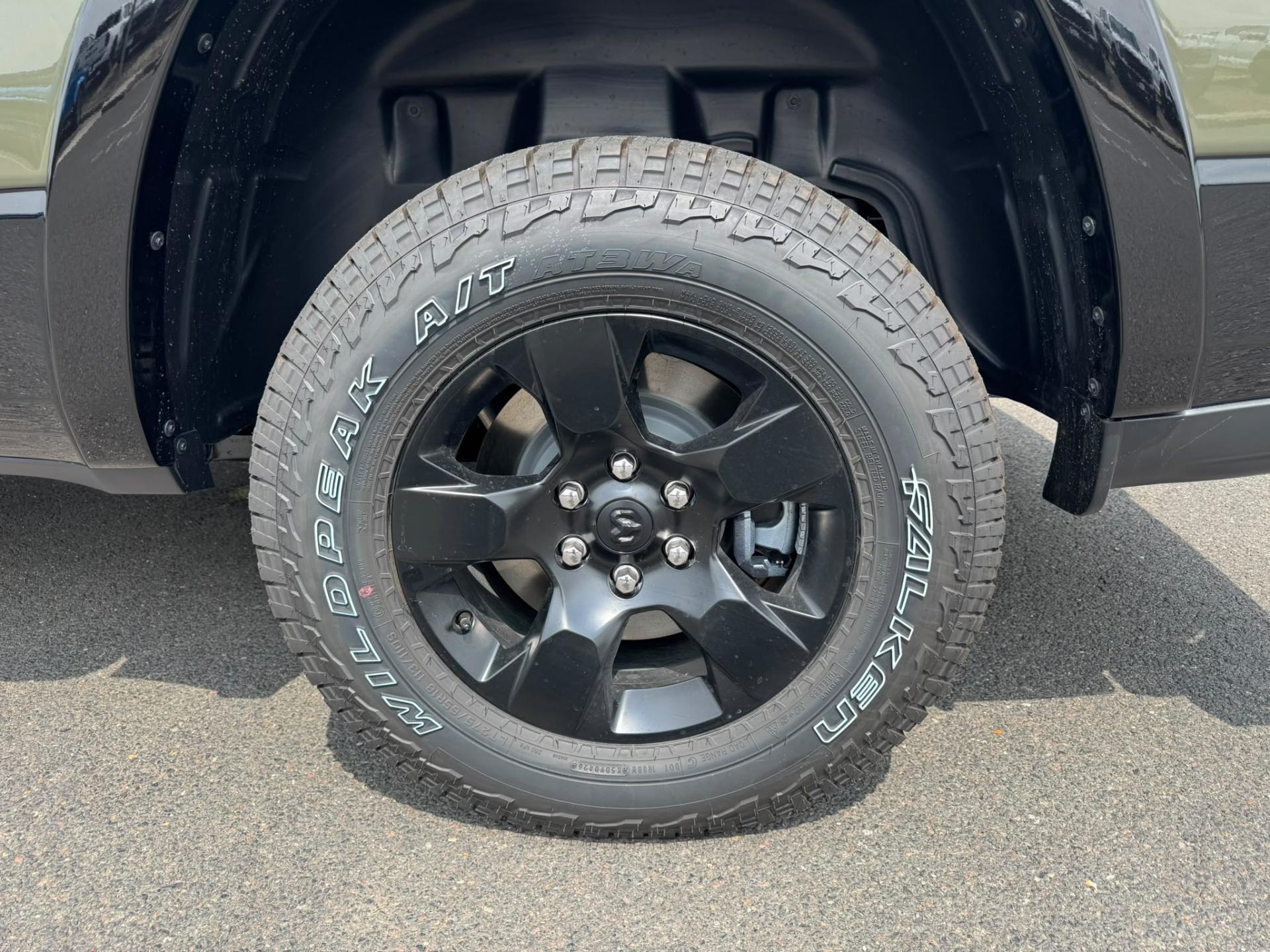 DODGE RAM 1500 CREW BIGHORN BACK COUNTRY V8