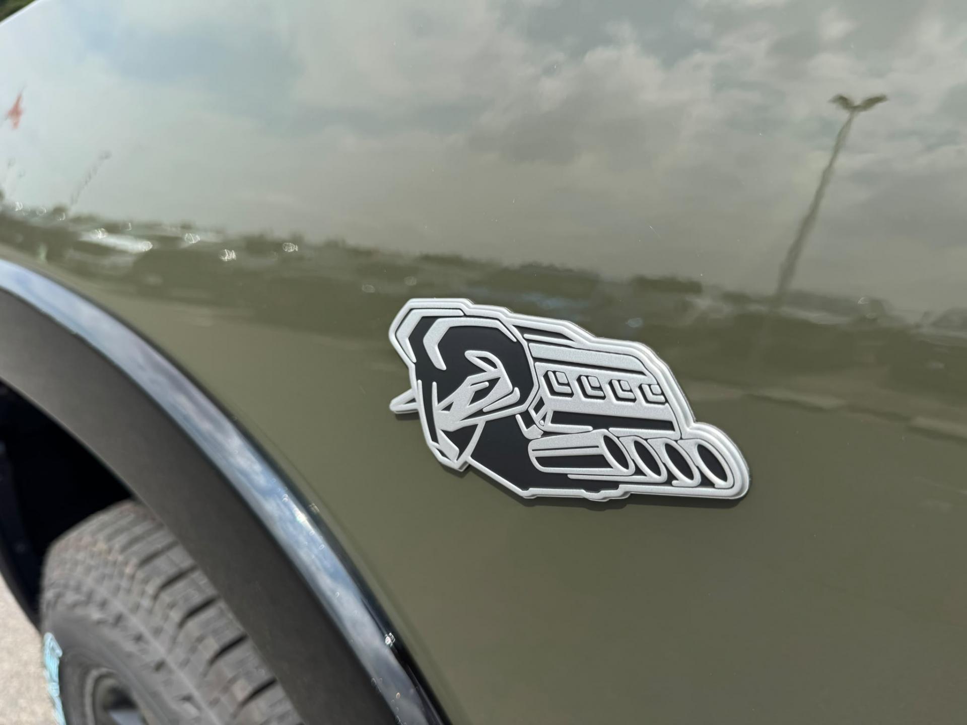 DODGE RAM 1500 CREW BIGHORN BACK COUNTRY V8