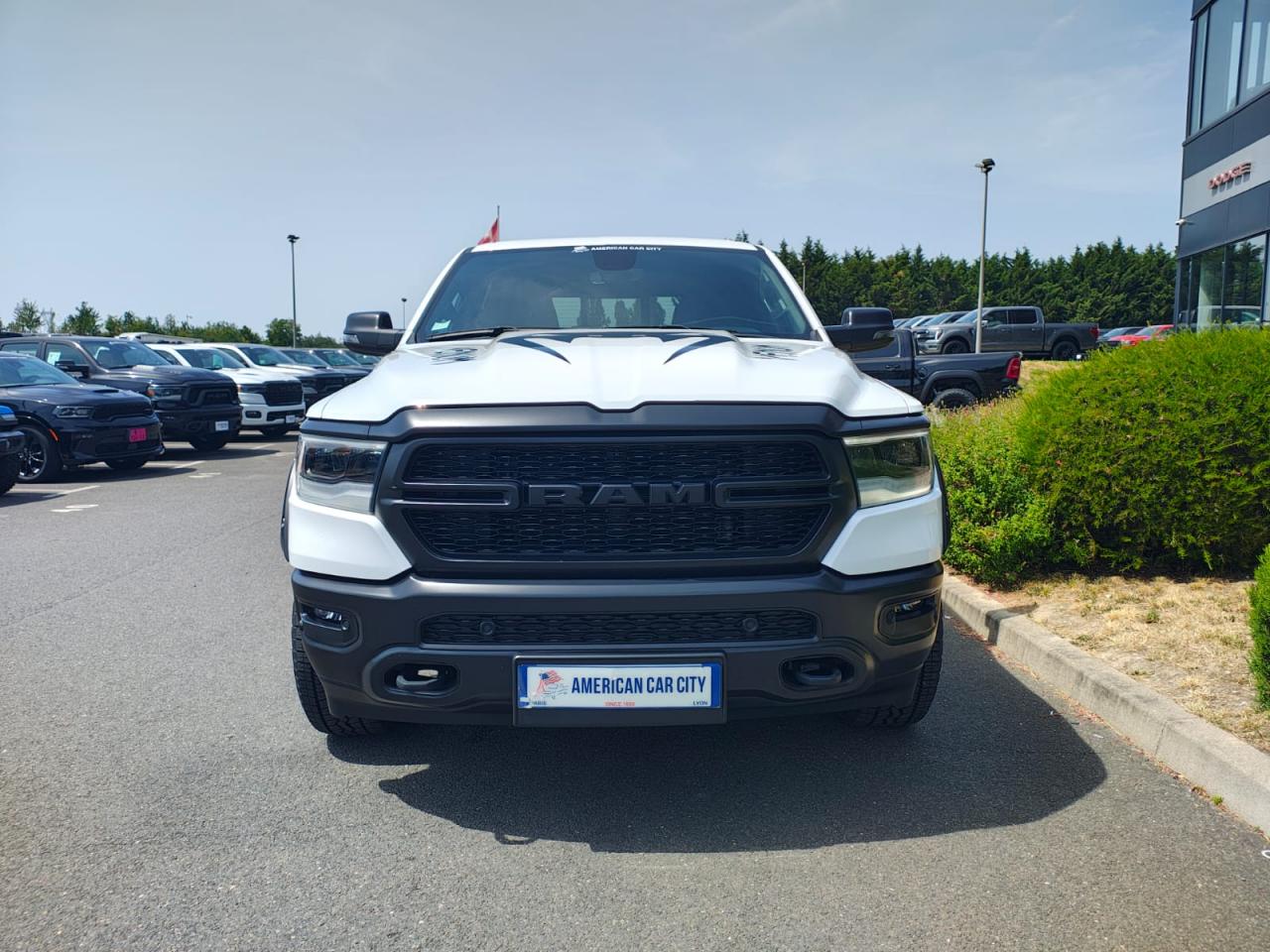 DODGE RAM 1500 CREW BIGHORN BUILT TO SERVE EDITION