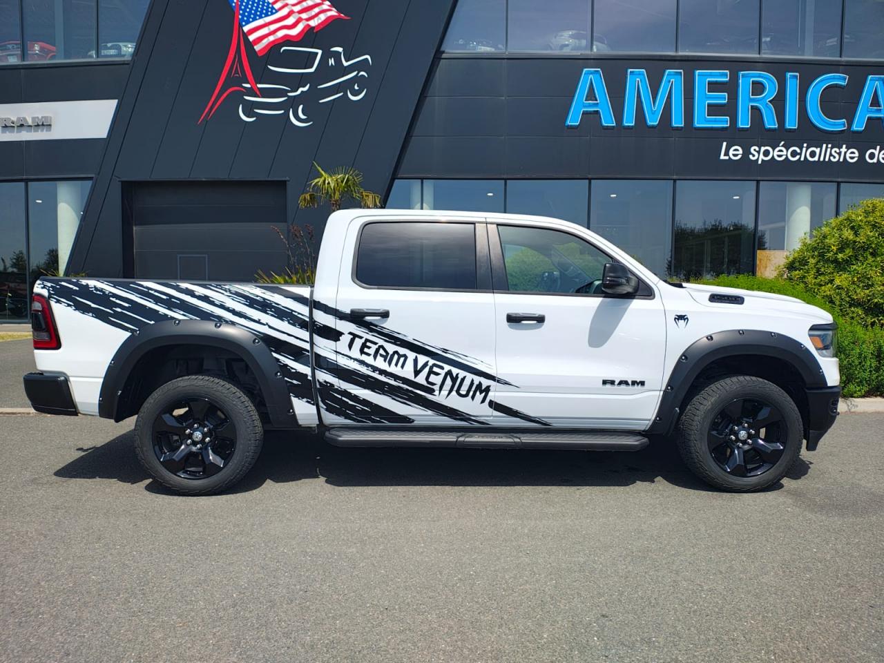 DODGE RAM 1500 CREW BIGHORN BUILT TO SERVE EDITION