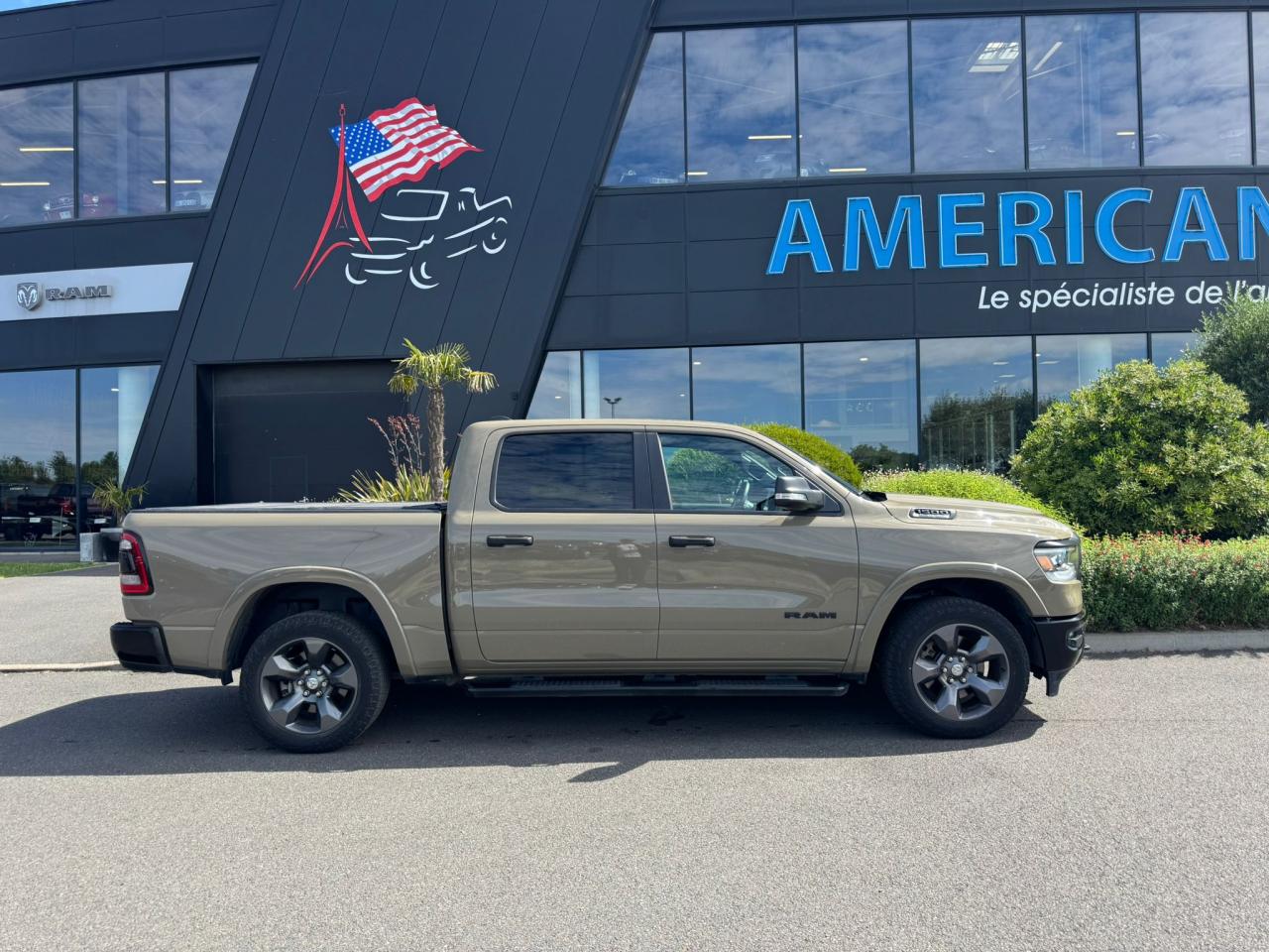 DODGE RAM 1500 CREW CAB BUILT TO SERVE EDITION