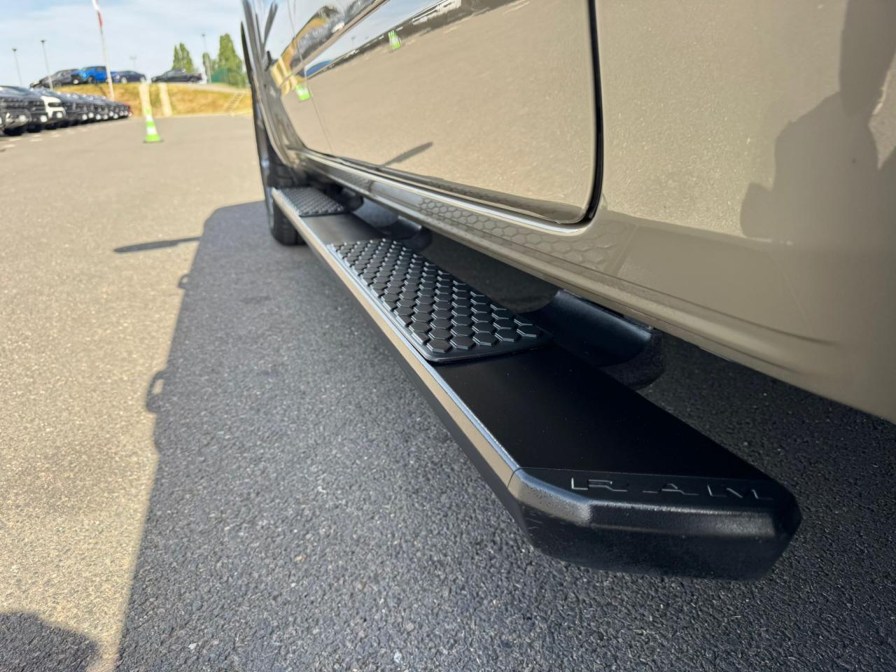 DODGE RAM 1500 CREW CAB BUILT TO SERVE EDITION