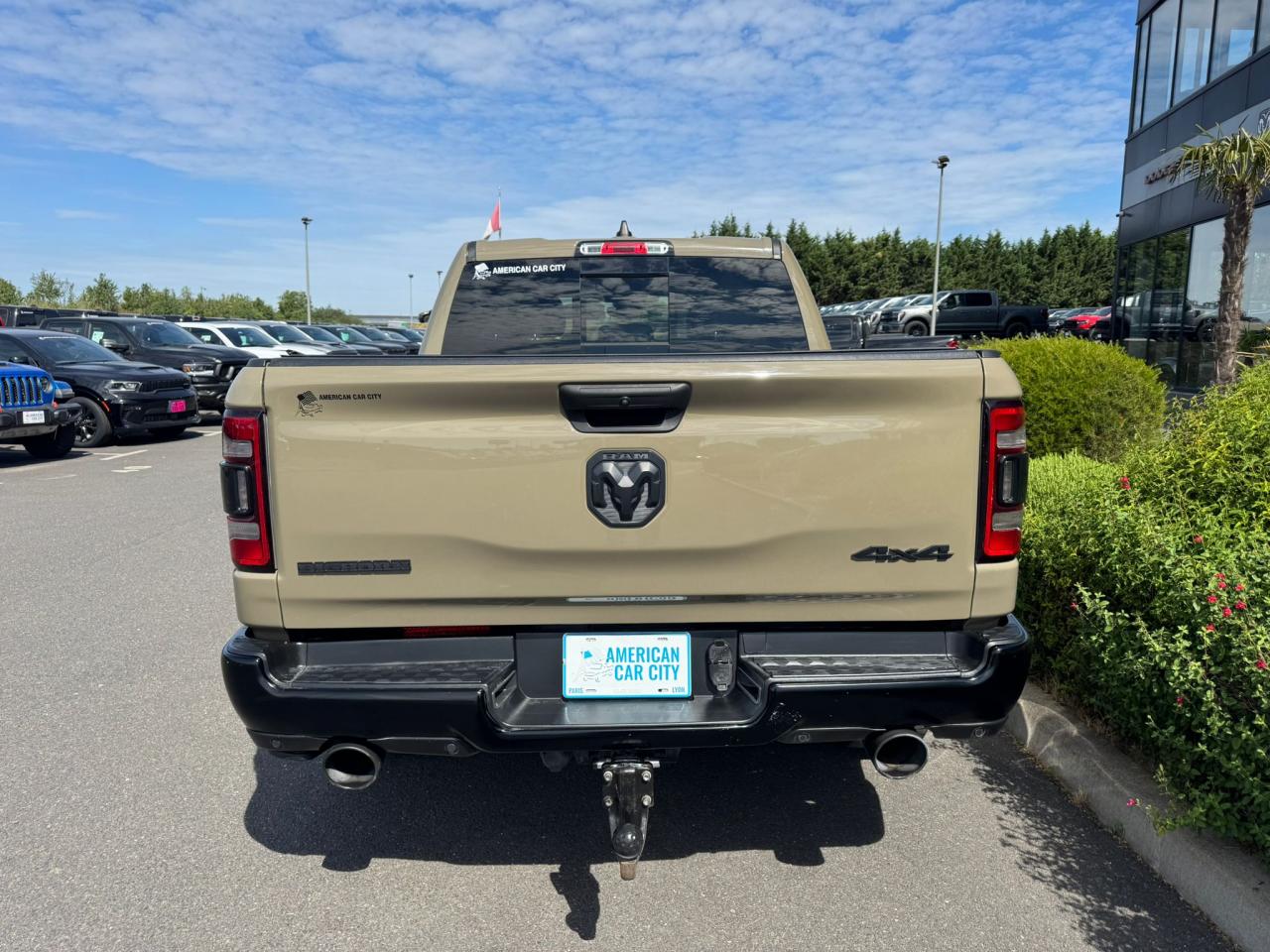 DODGE RAM 1500 CREW CAB BUILT TO SERVE EDITION