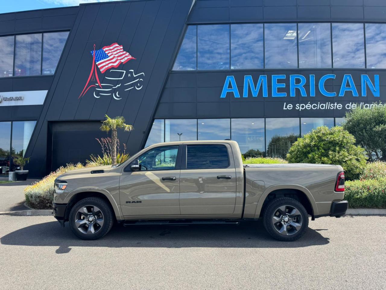 DODGE RAM 1500 CREW CAB BUILT TO SERVE EDITION