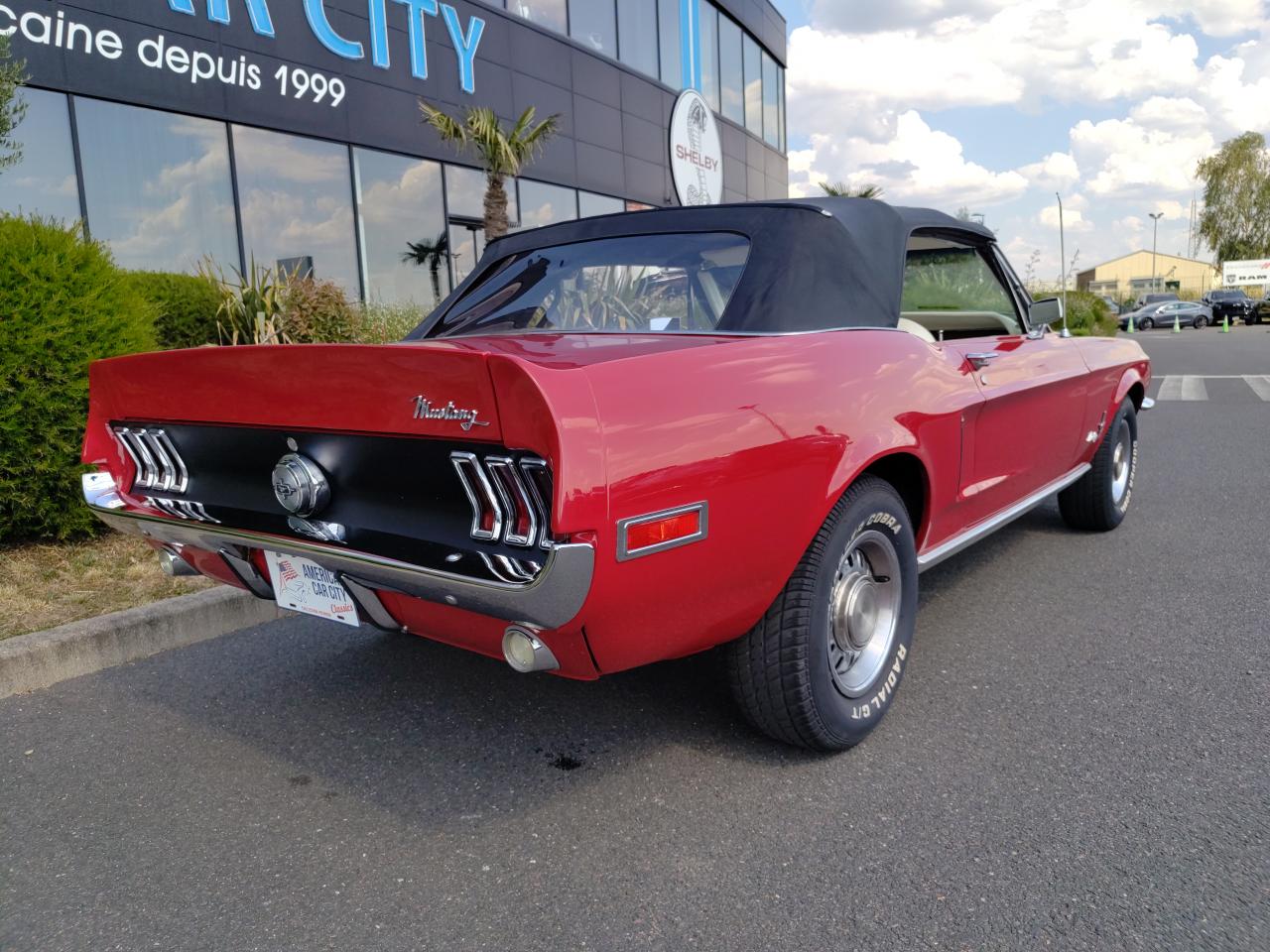FORD MUSTANG CABRIOLET Rare cabriolet 302 code J, intérieur cuir blanc véritable