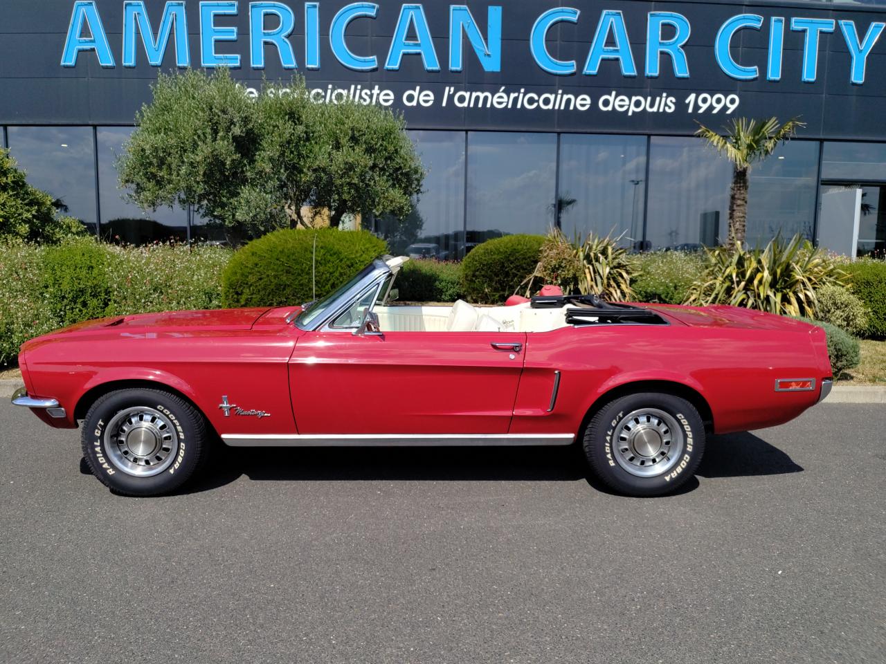 FORD MUSTANG CABRIOLET Rare cabriolet 302 code J, intérieur cuir blanc véritable