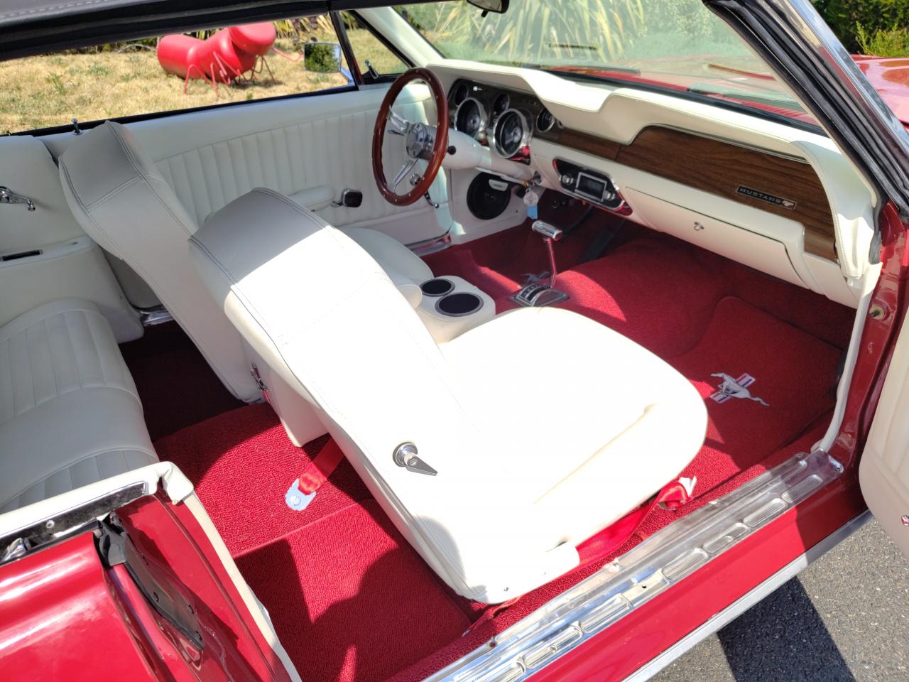 FORD MUSTANG CABRIOLET Rare cabriolet 302 code J, intérieur cuir blanc véritable