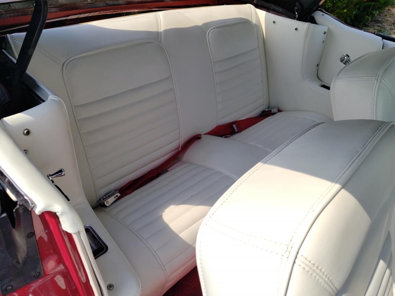 FORD MUSTANG CABRIOLET Rare cabriolet 302 code J, intérieur cuir blanc véritable