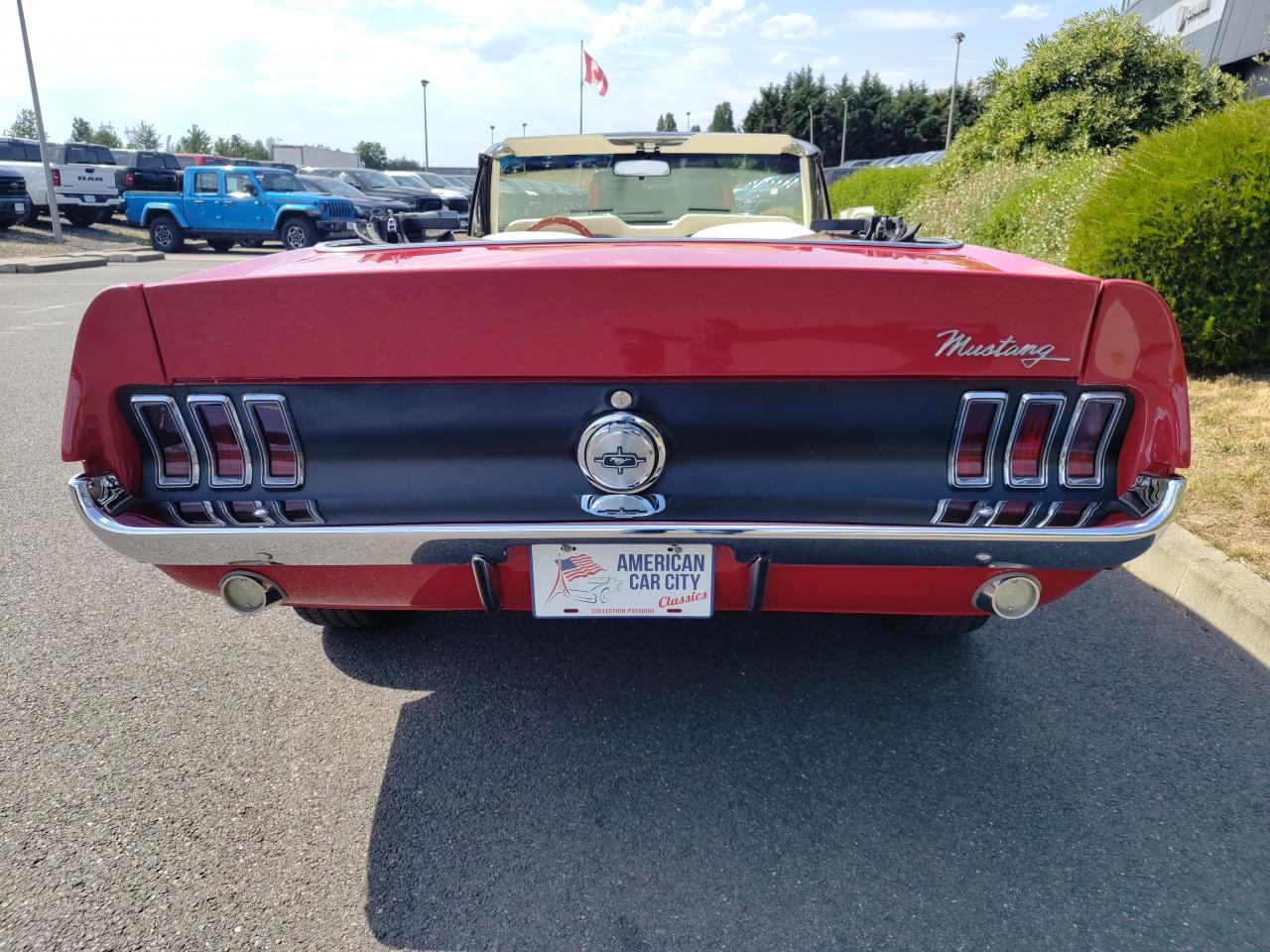 FORD MUSTANG CABRIOLET Rare cabriolet 302 code J, intérieur cuir blanc véritable