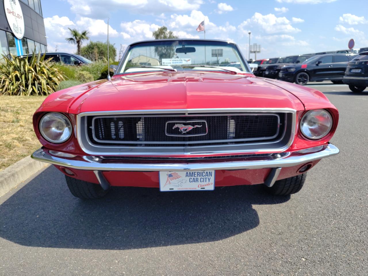 FORD MUSTANG CABRIOLET Rare cabriolet 302 code J, intérieur cuir blanc véritable